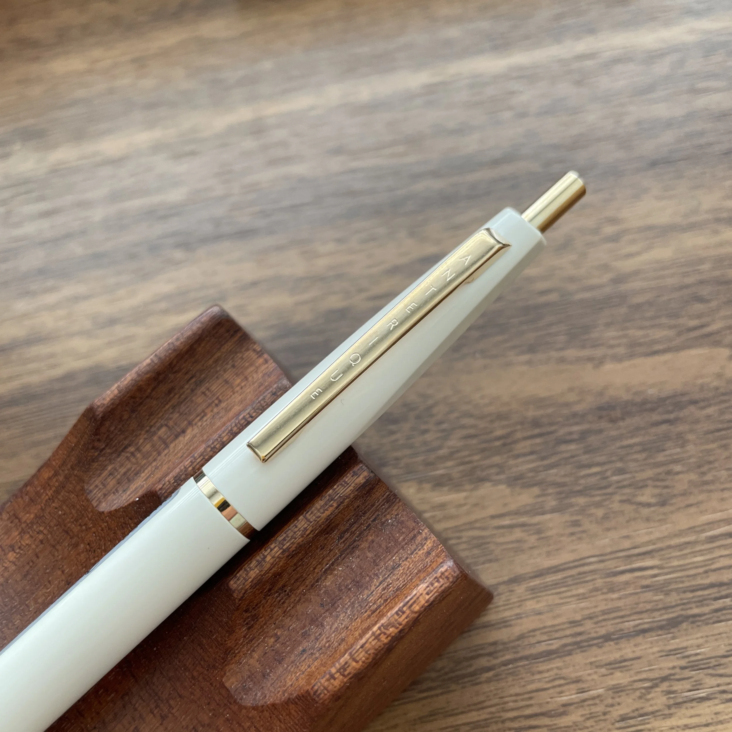 Anterique Ballpoint Clip Close-Up