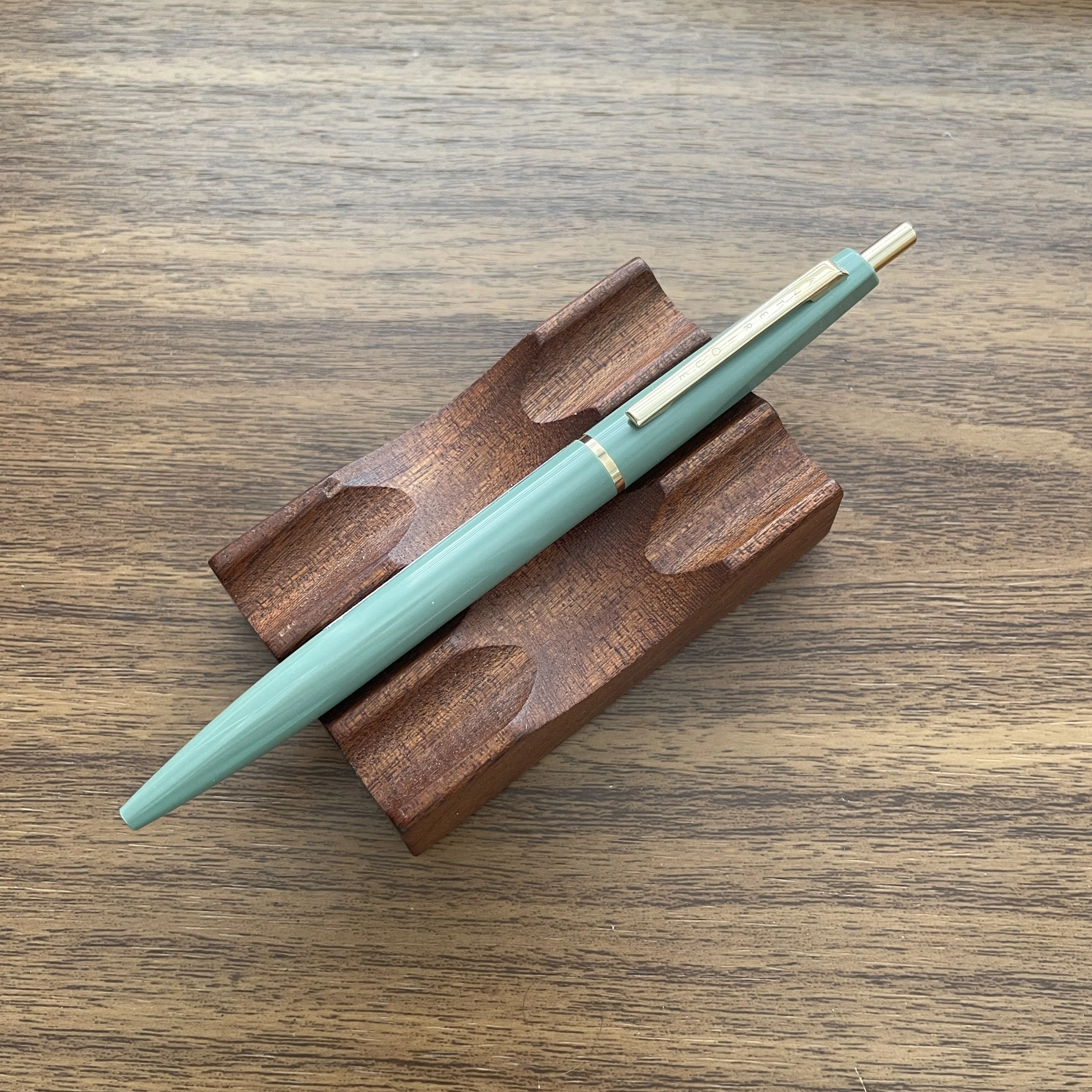 Anterique Ballpoint Sage Green