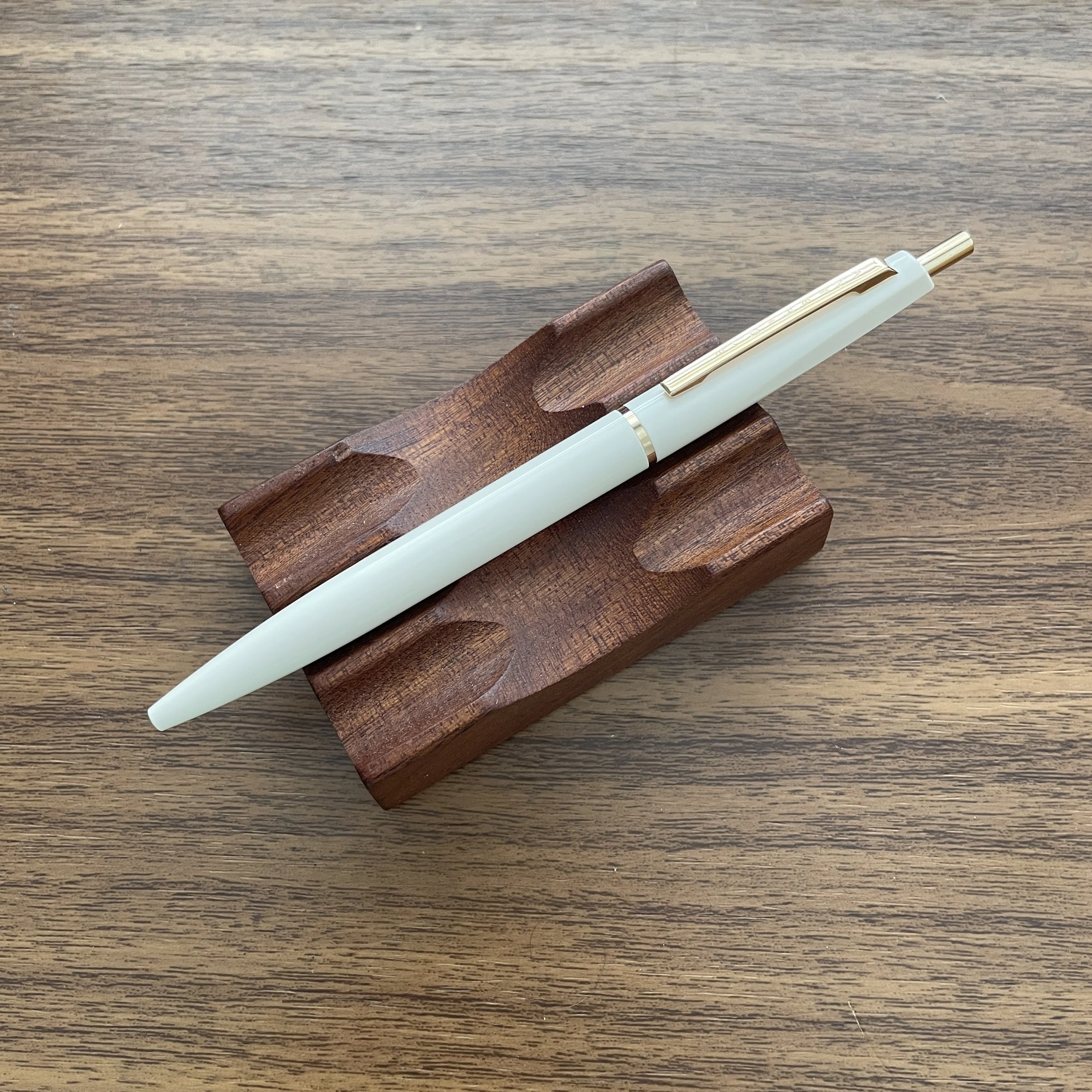 Anterique ballpoint Ecru Beige