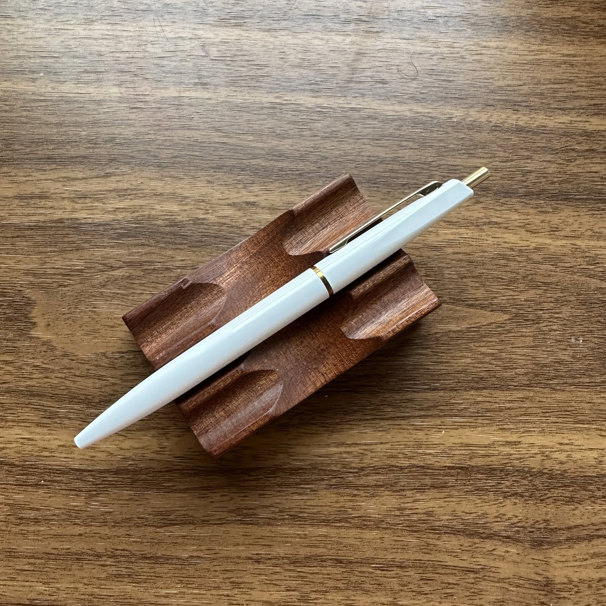 Anterique Snow White Ballpoint