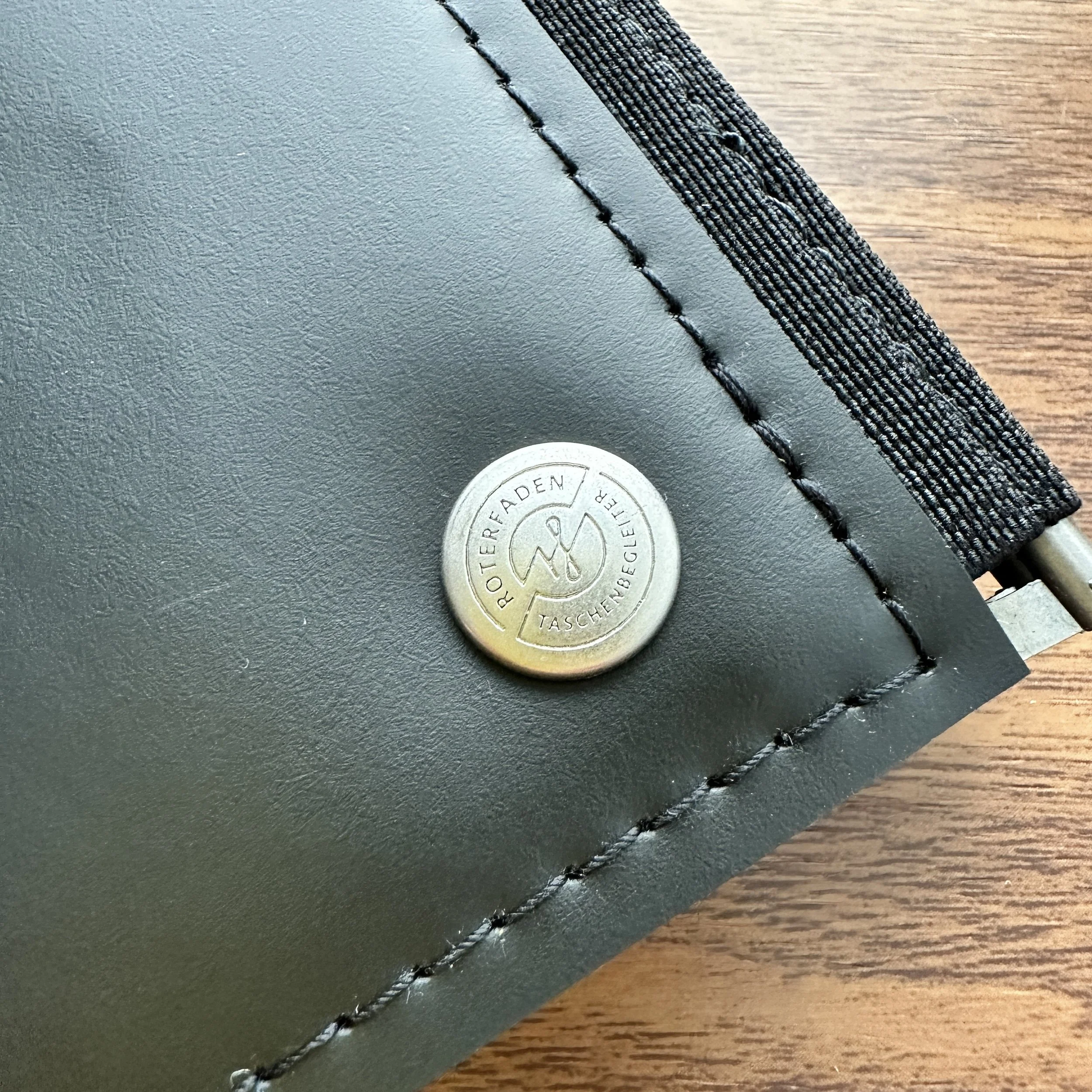 Roterfaden Taschenbegleiter A5 Back Cover Medallion