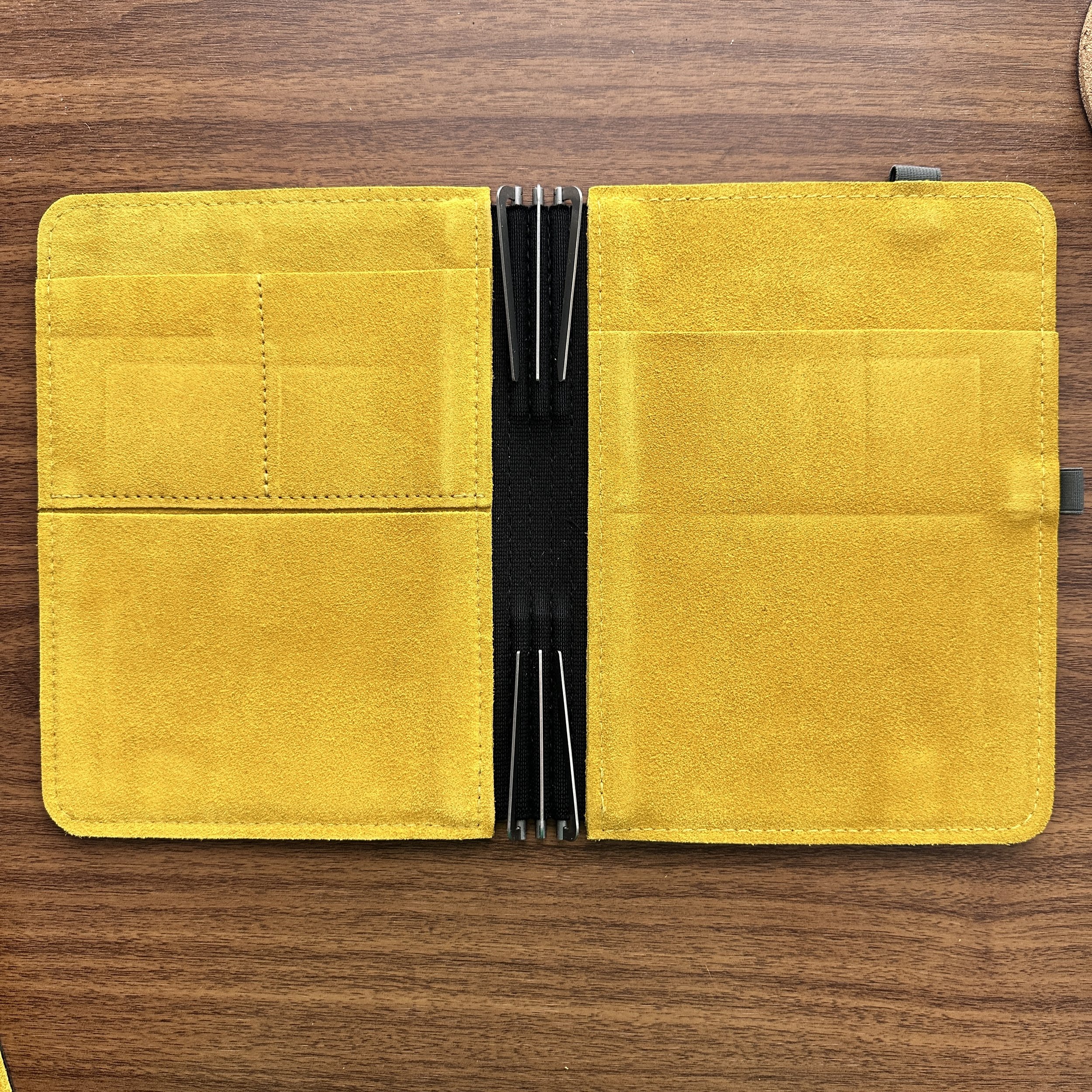 Roterfaden Taschenbegleiter A5 Recycled Leather Honey Suede