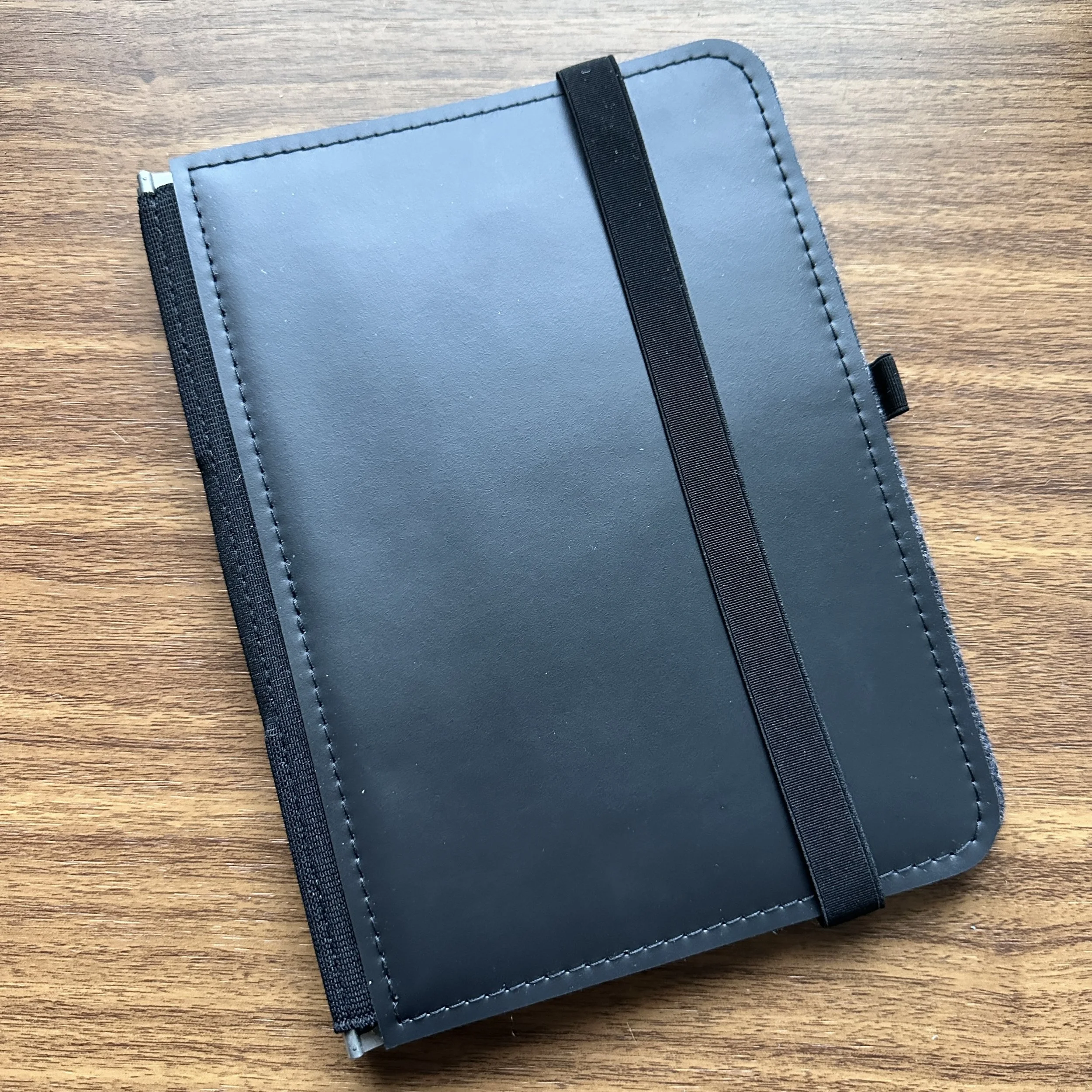 Roterfaden V_19 in A5 (Black Band)