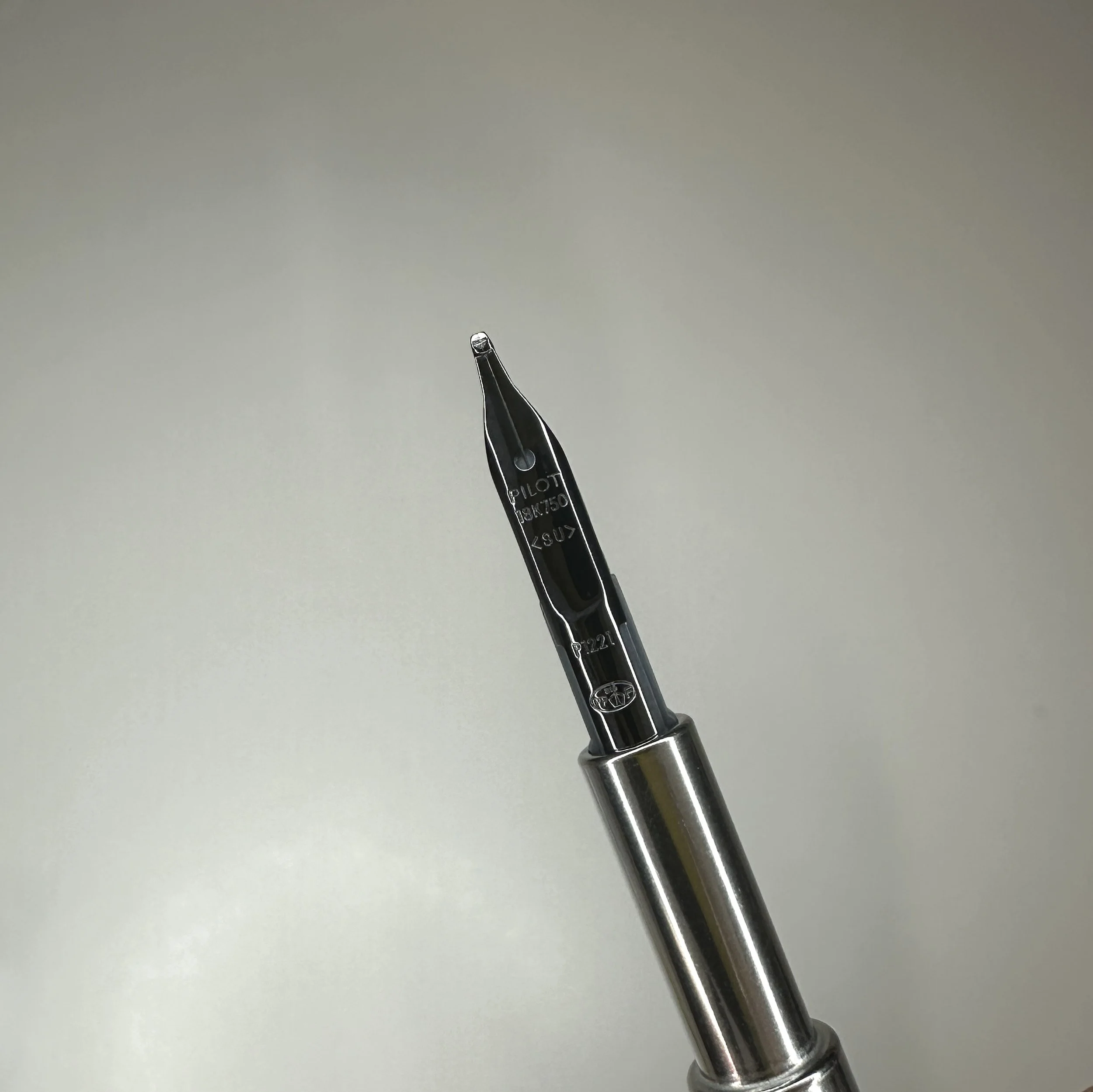 Pilot Vanishing Point 18k Nib (Black Plated)