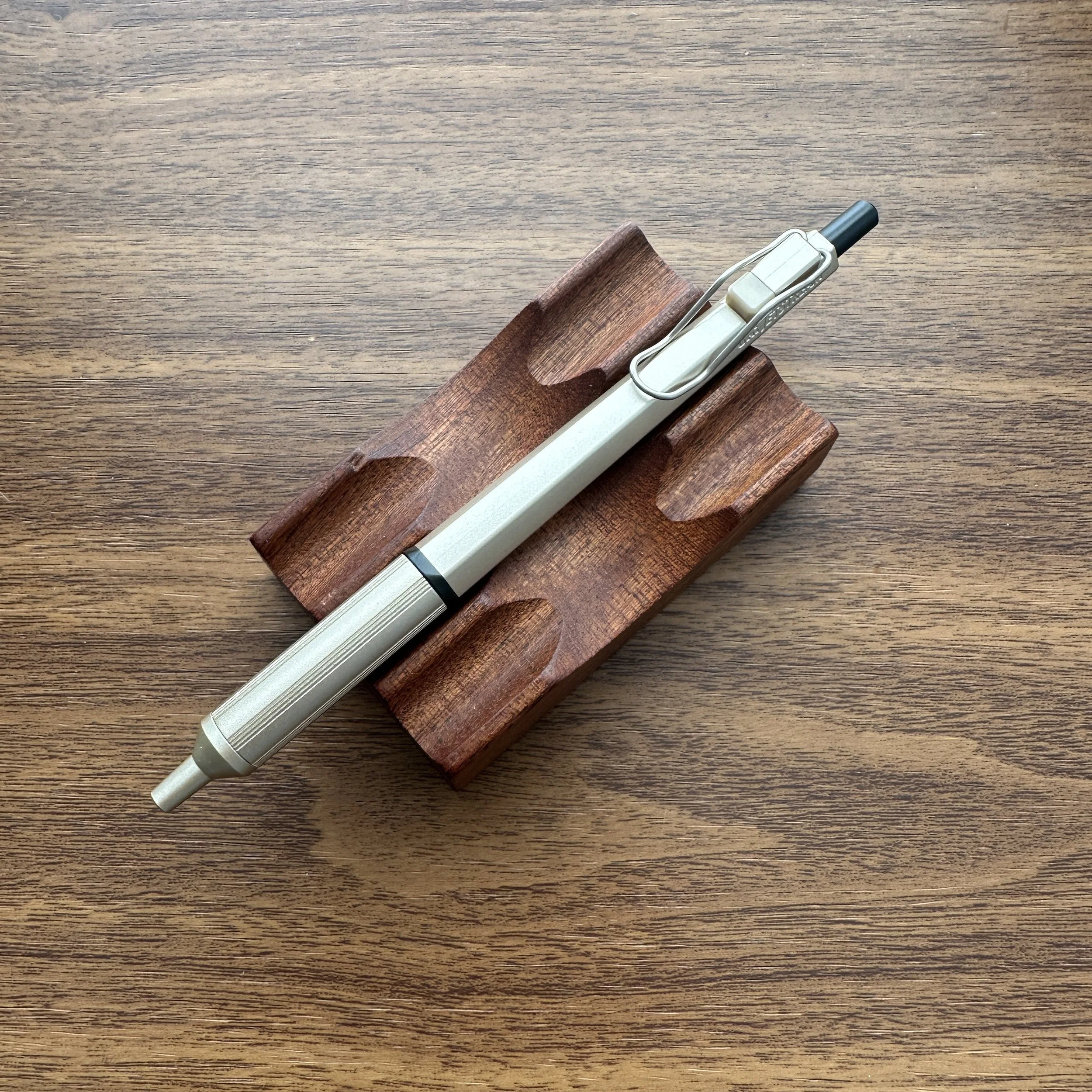 Uni Jetstream Edge .28mm (Champagne)