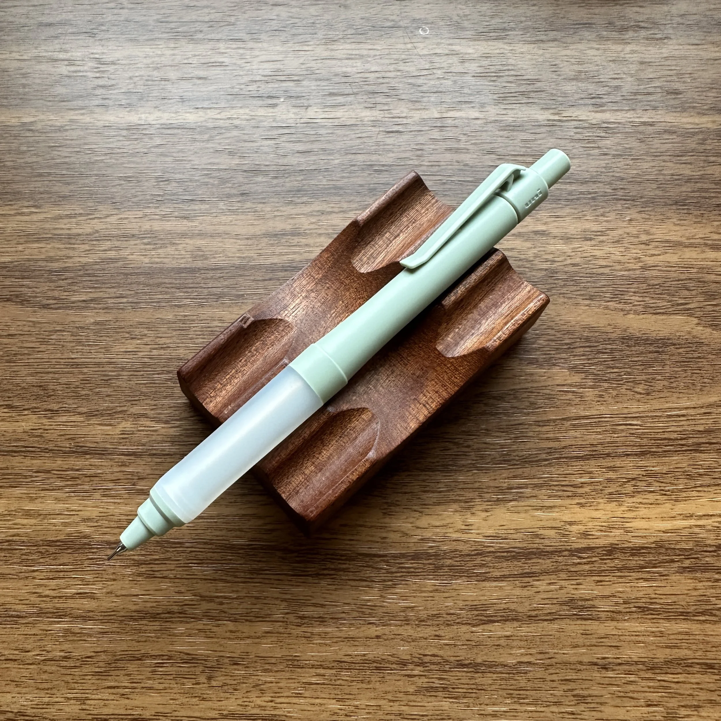 Uni Kuru Toga Alpha Gel Switch (Opal Green)