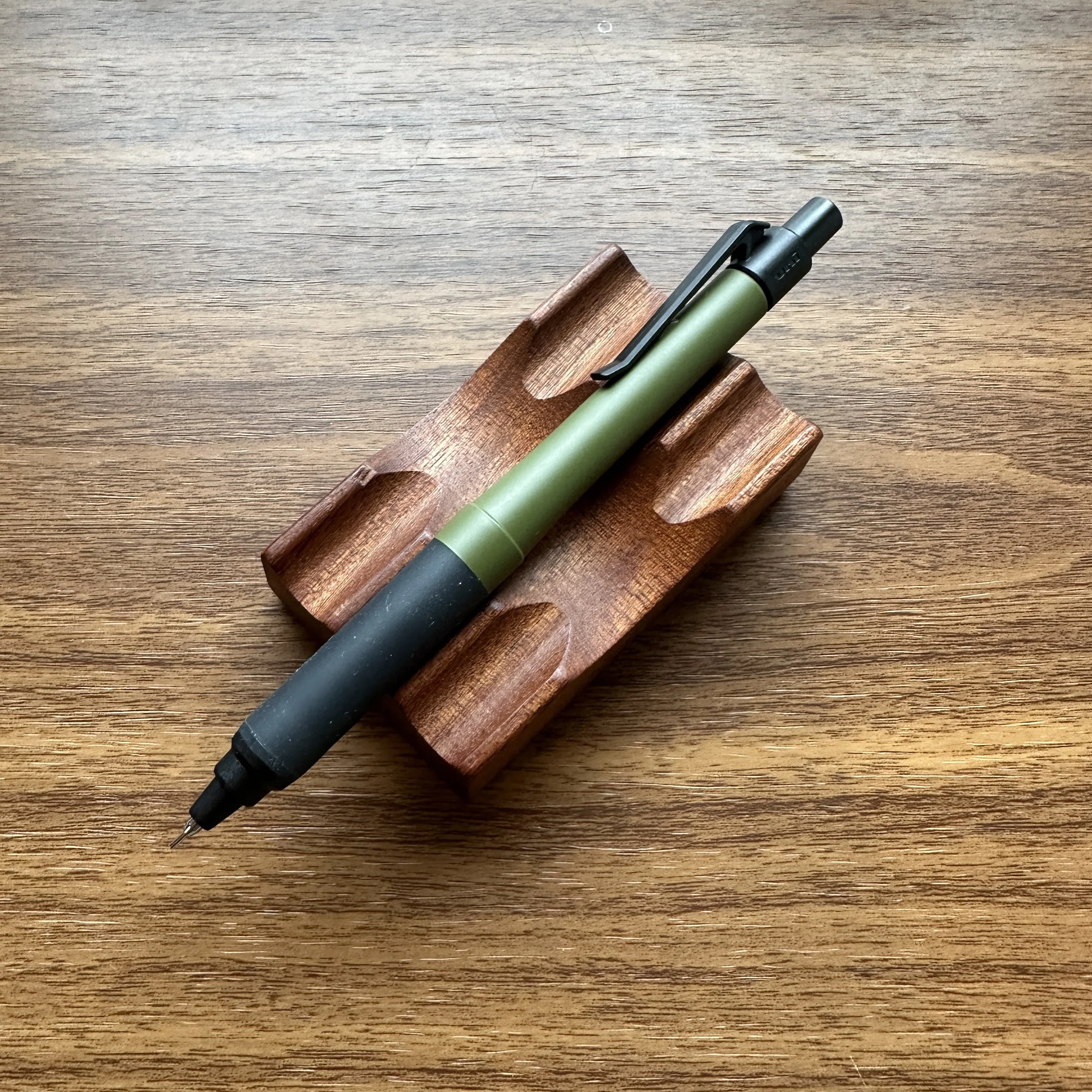 Uni Kuru Toga Alpha Gel Switch (Dark Olive)