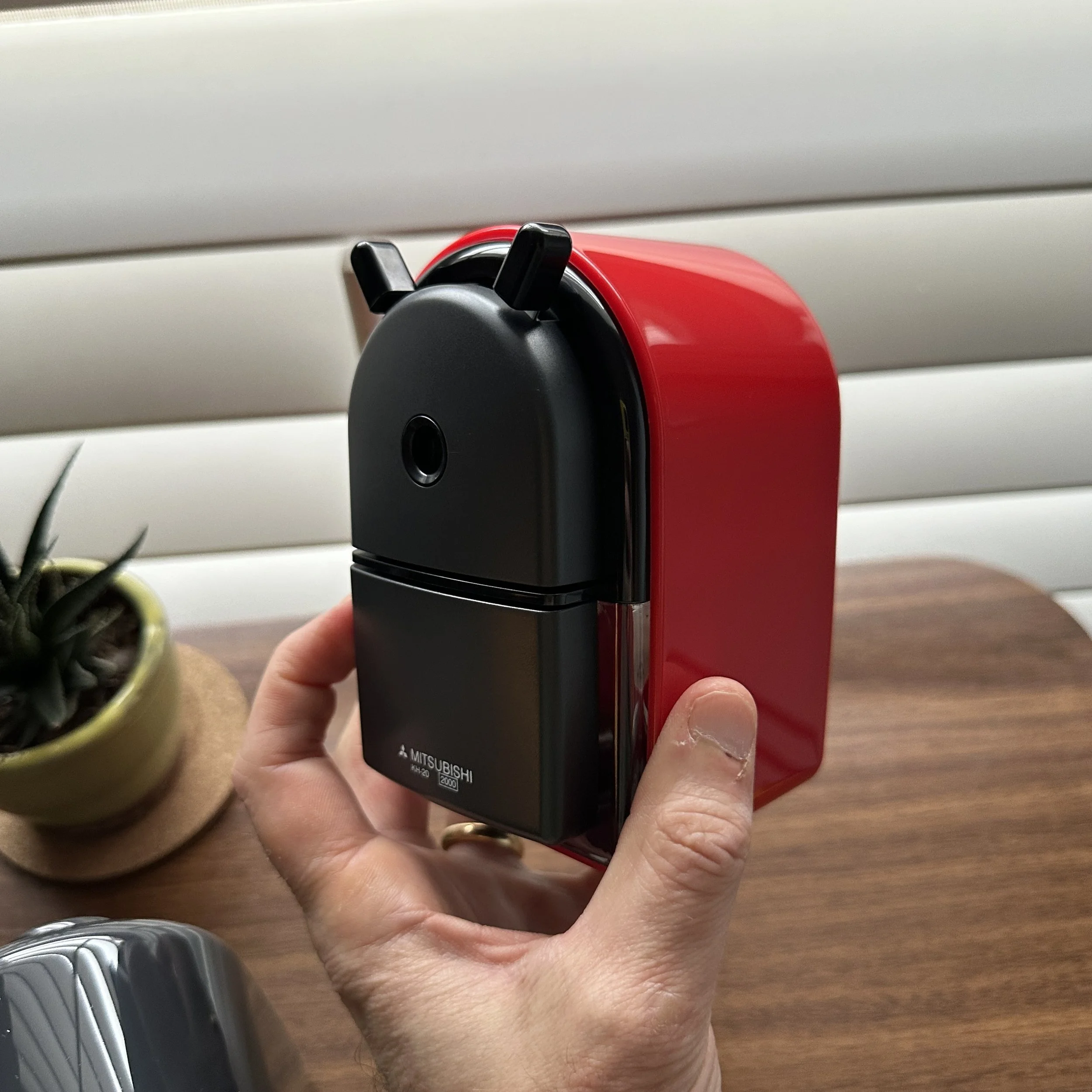 Uni Mitsubish KH-20 Pencil Sharpener (Red)