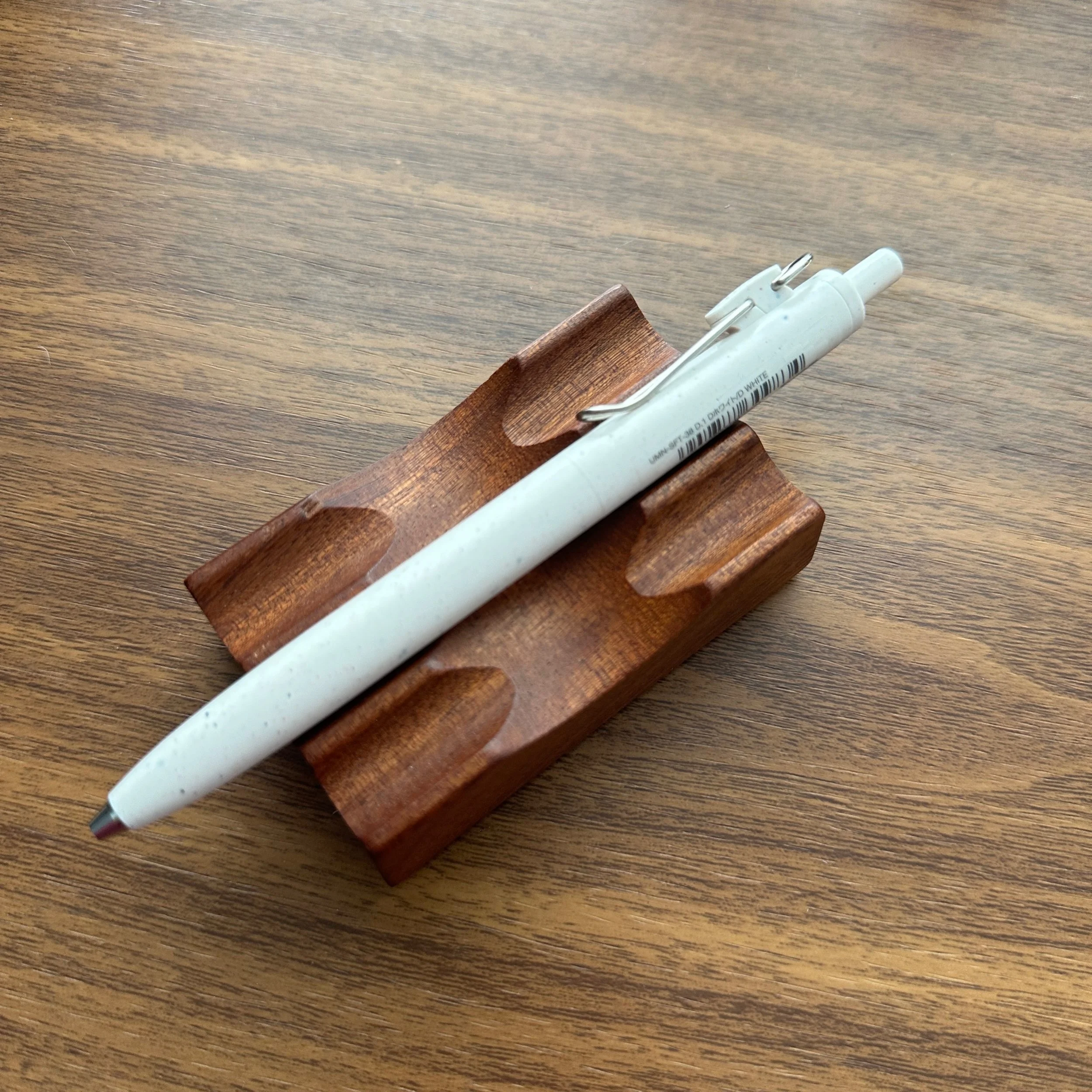 Uni-ball Jetstream F Series Earth Texture (White)