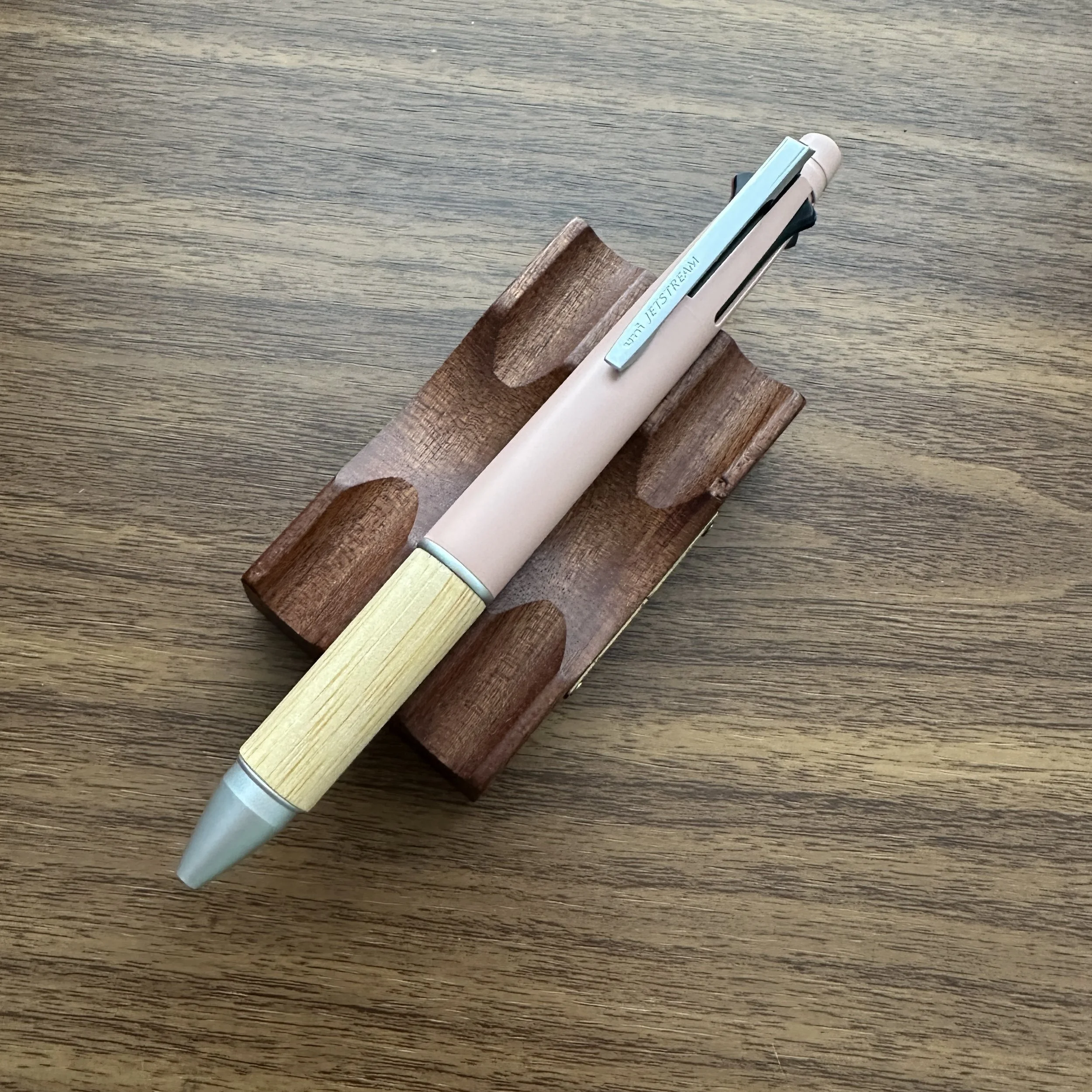 Uni Mitsubishi Jetstream 4+1 Multi Pen Gerbera Pink