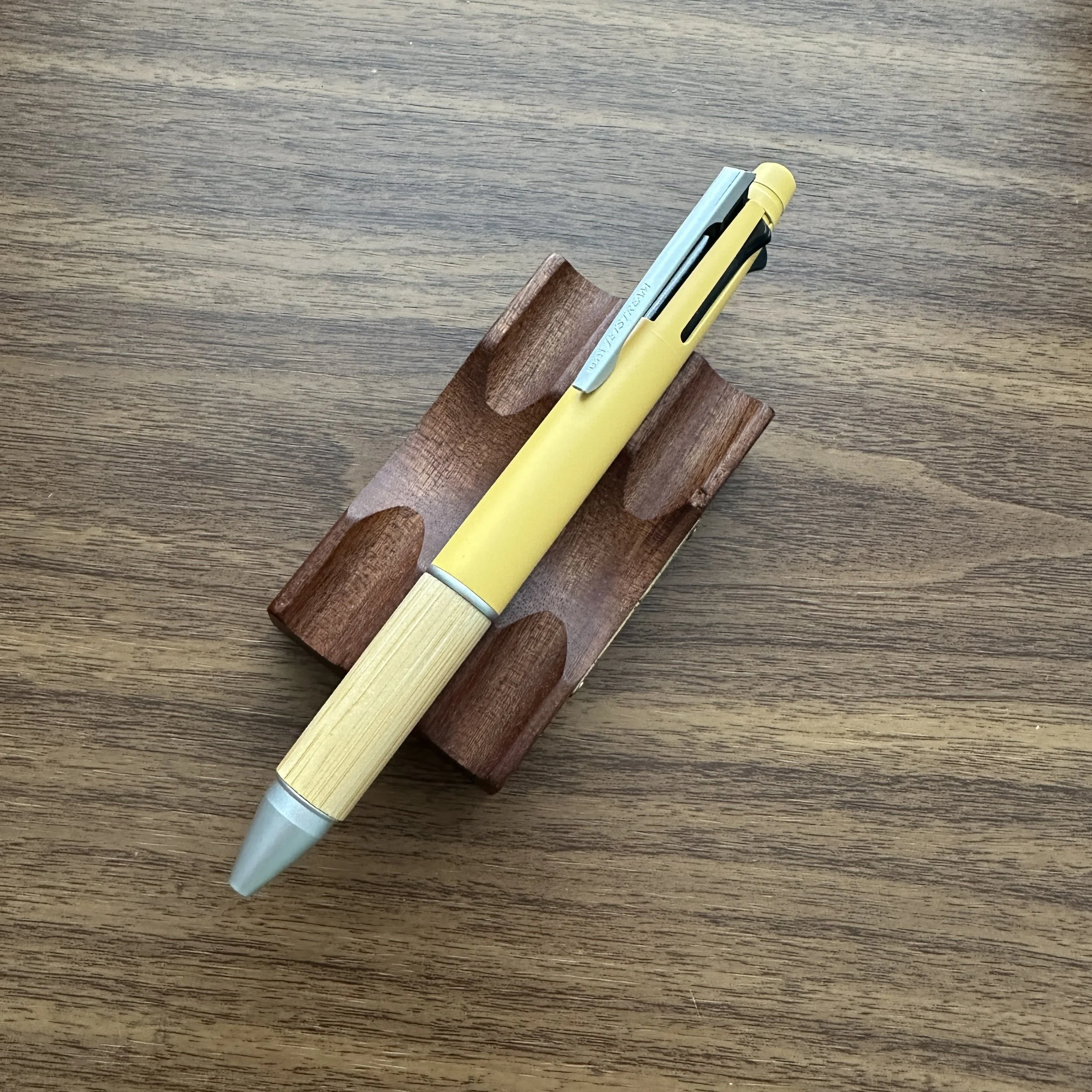 Uni Mitsubishi Jetstream 4+1 Multi Pen Mimosa Yellow