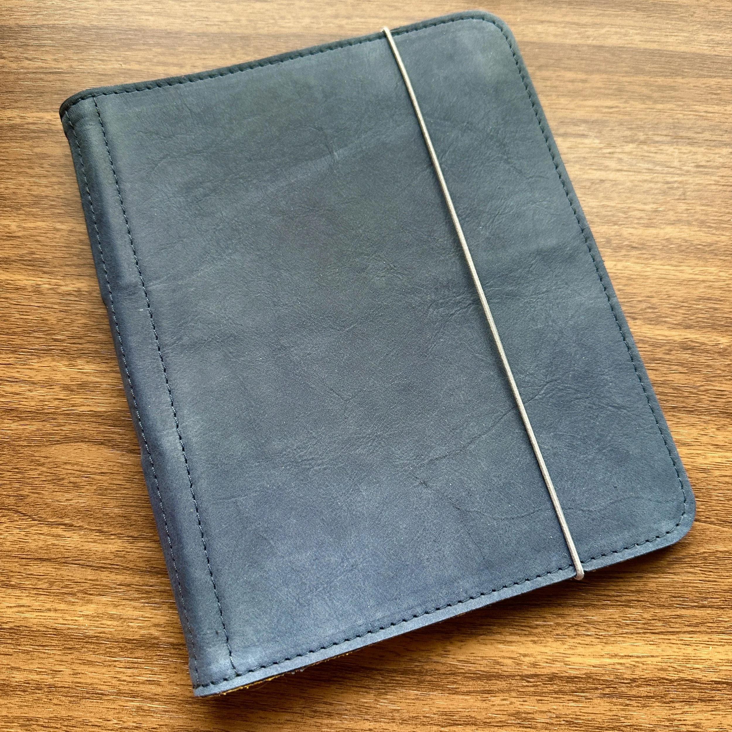 Roterfaden Taschenbegleiter SO_22 Smoke Blue + Honey