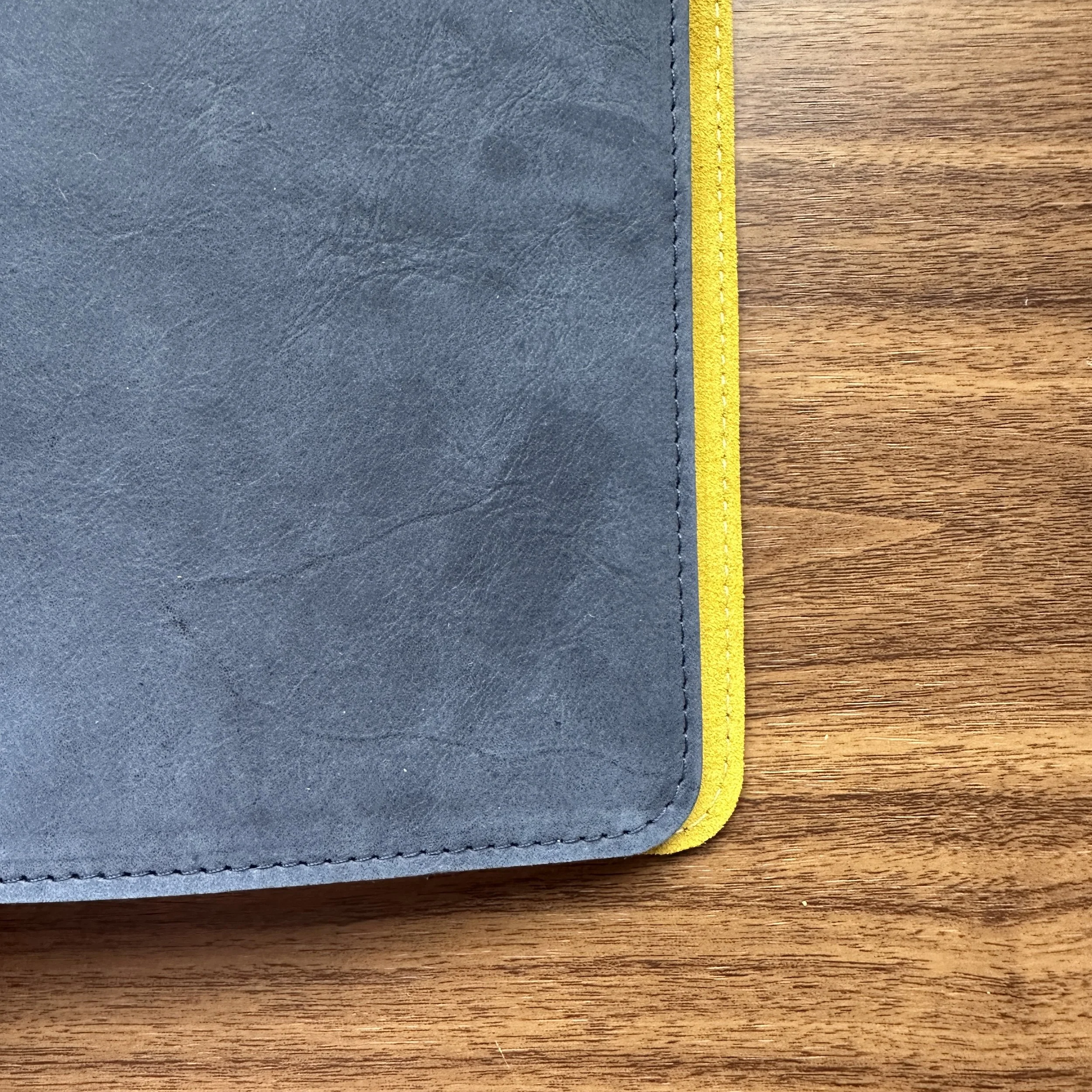 Roterfaden Taschenbegleiter SO_22 Smoke Blue Honey Combination