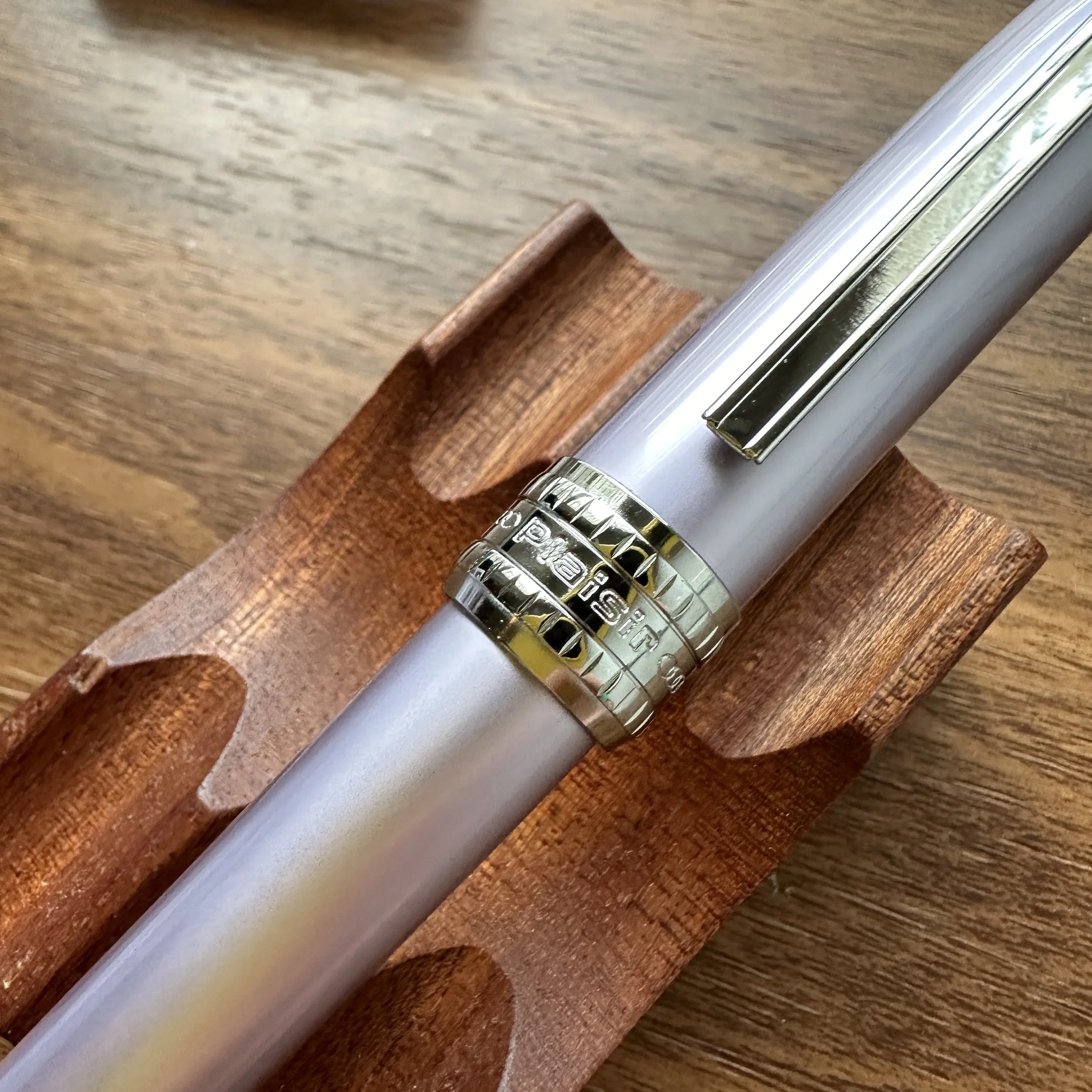 Platinum Plaisir Cap Band