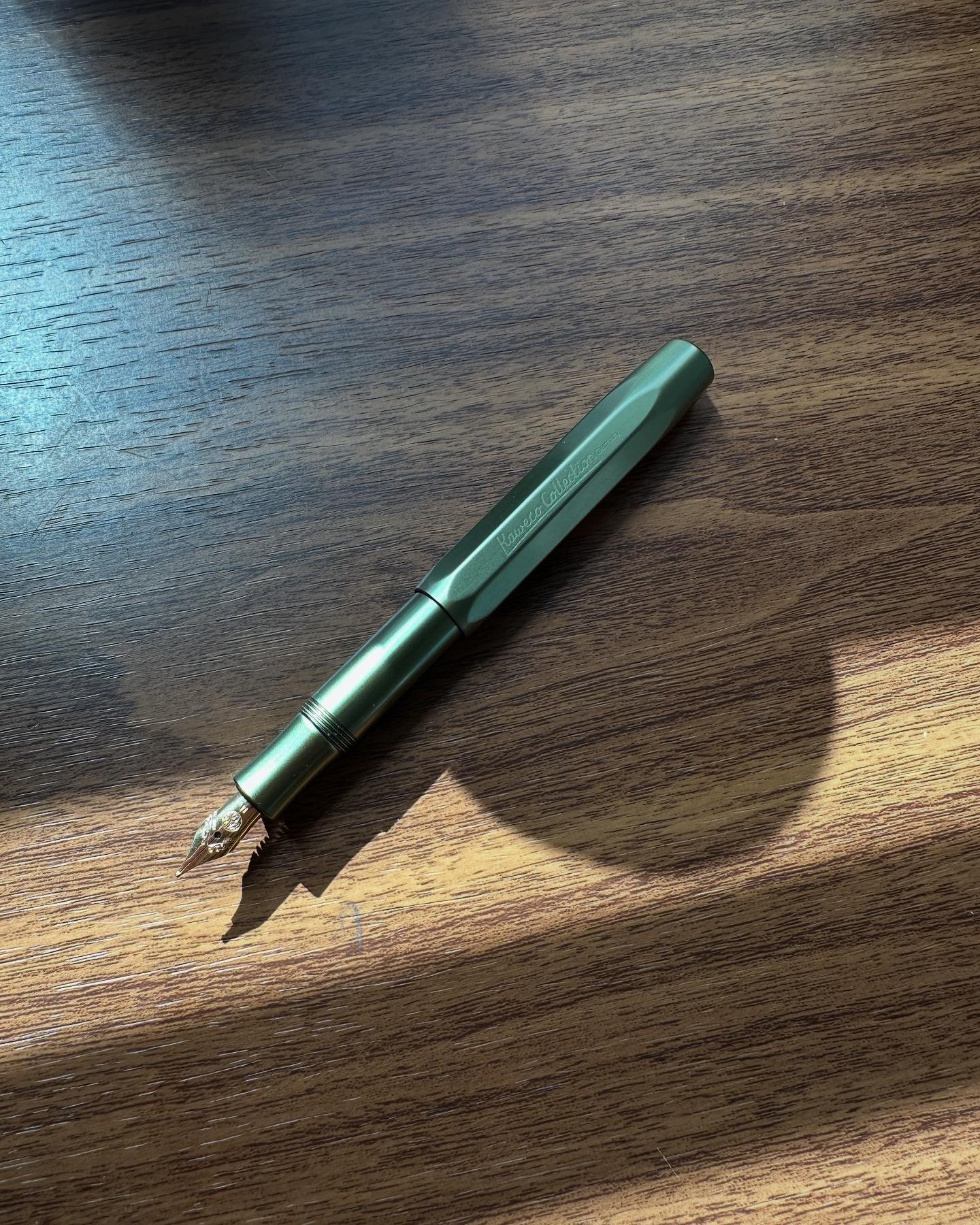 The new @kaweco.germany Kaweco Collection AL Sport, in Olivine, catching some sun! Check out these plus the new Classic Sport Piston fillers. 

#kaweco #kawecosport #kawecoalsport #kawecoalsportolivine #fountainpen #fountainpens #pens #newpenday