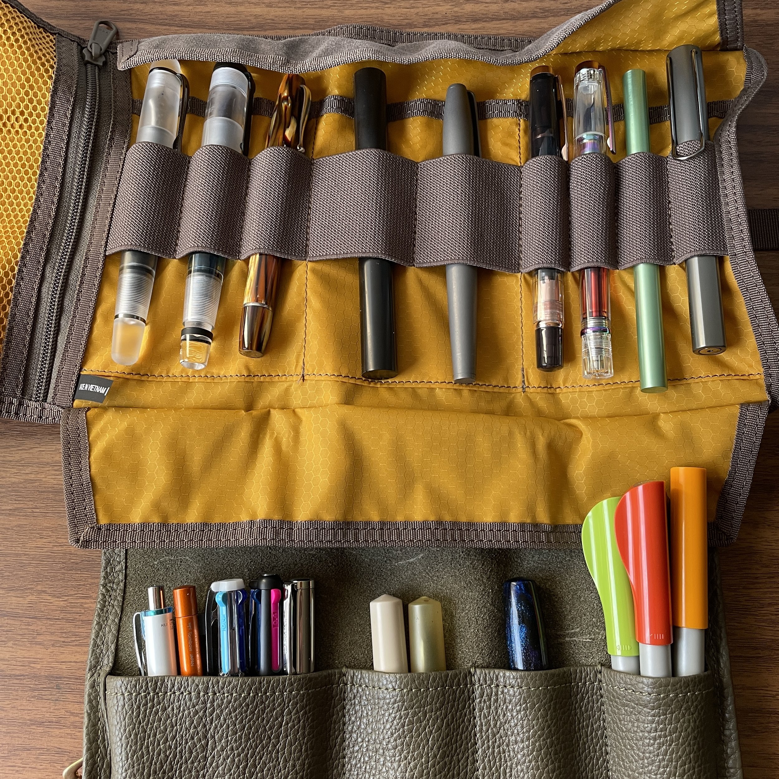 Leather Pen & Pencil Roll  Multifunctional Roll-Up Case (Miel) - Alta  Andina