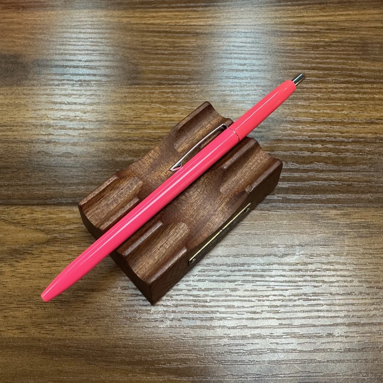 Anterique BP50 Retro-style Ballpoint (Fluorescent Pink)