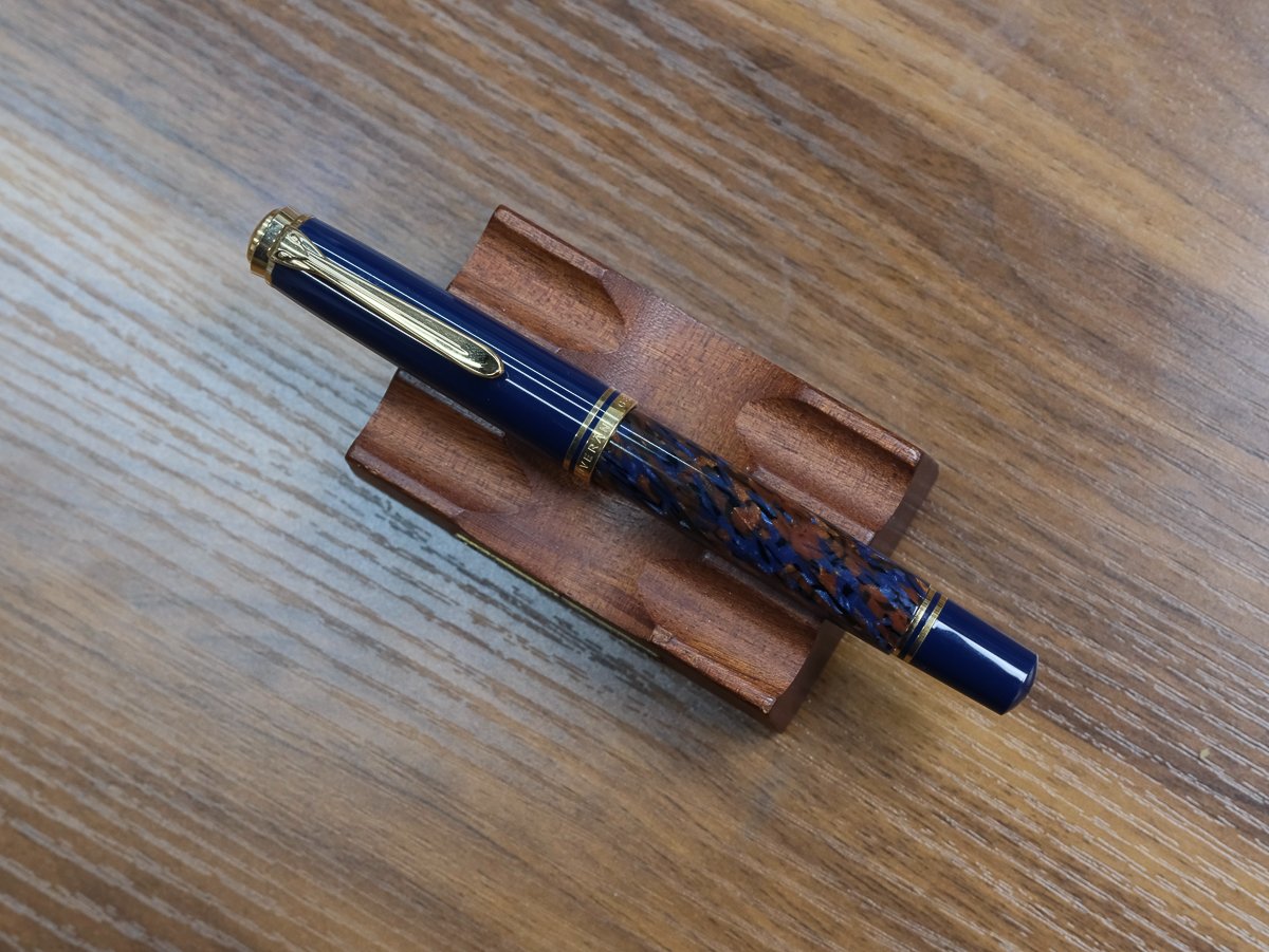 Pelikan M800 Stone Garden Fountain Pen Capped on Stand