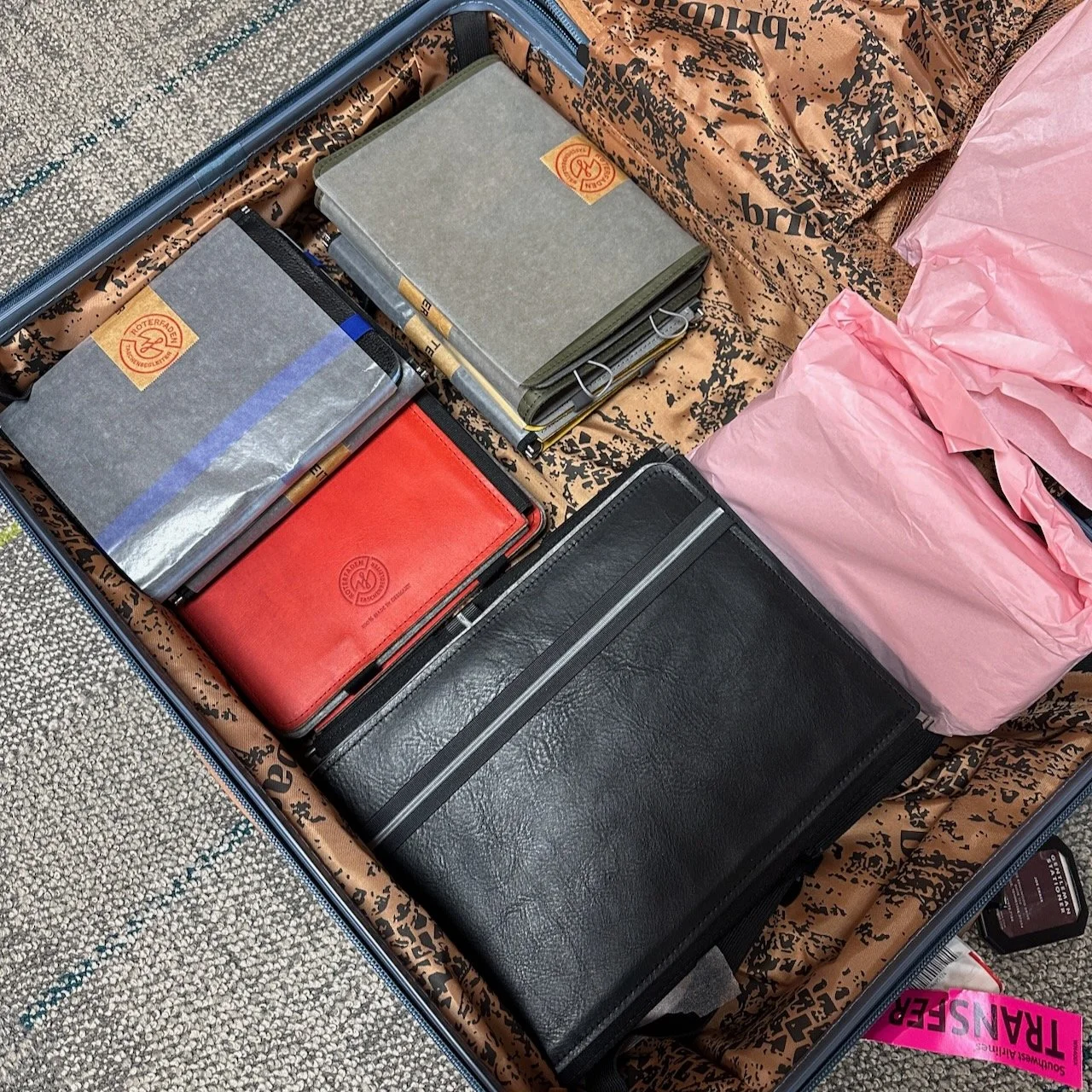 Roterfadens in Suitcase Pre-Arkansas Pen Show