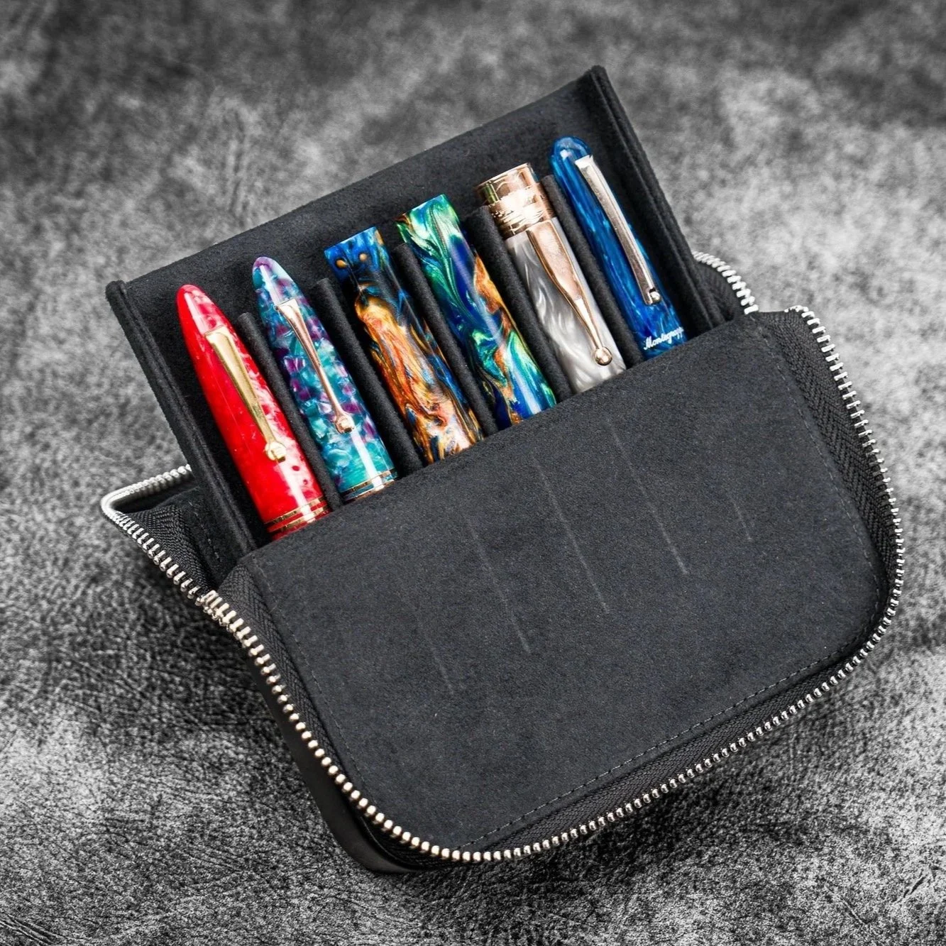 Galen Leather Magnum Opus 6 Black Pen Stand