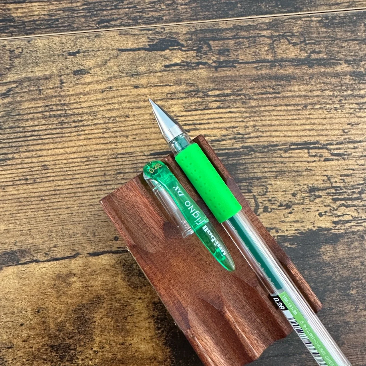 Uni Signo DX Gel Pens .28mm Lime Green