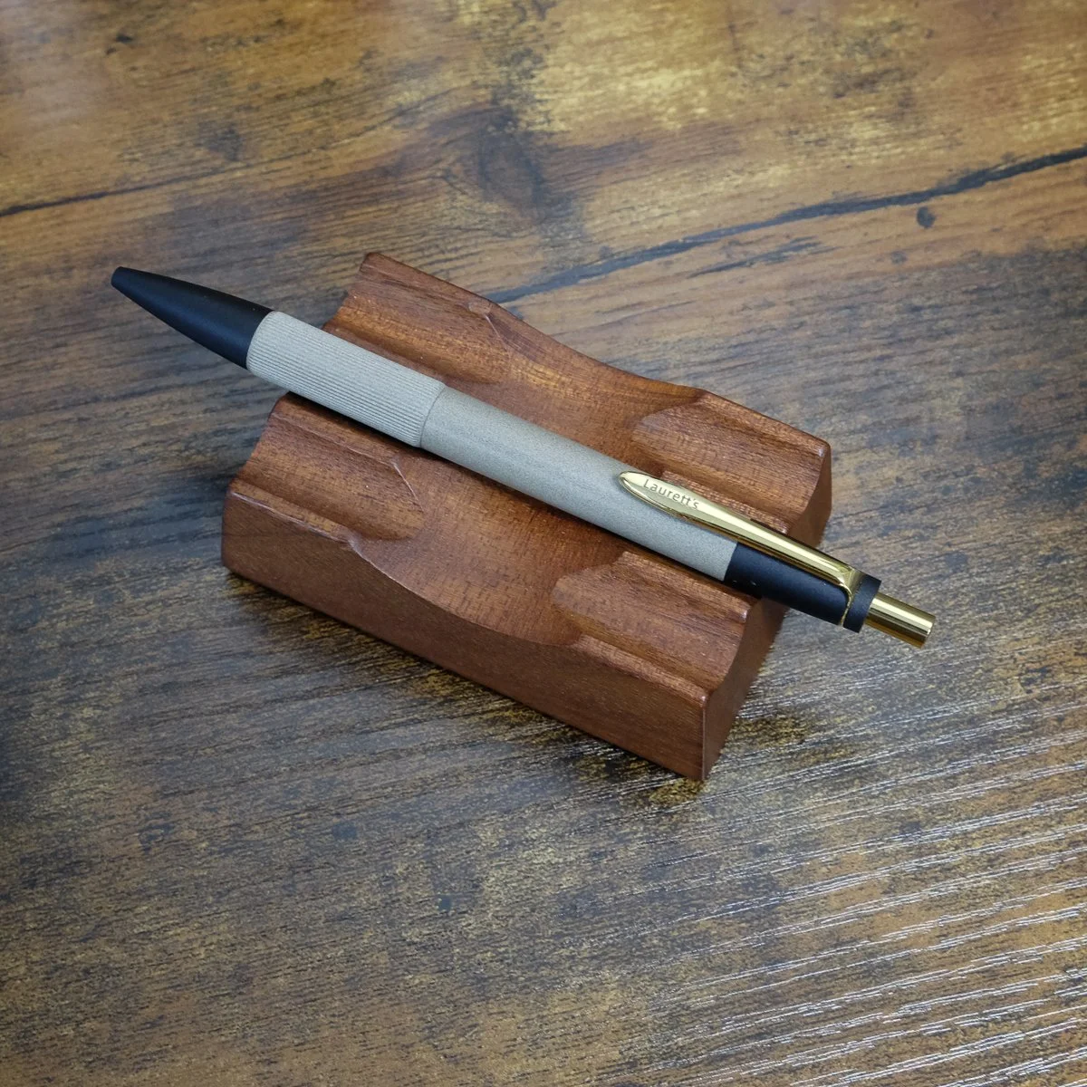 Laurett's Waka Ebonite Taupe