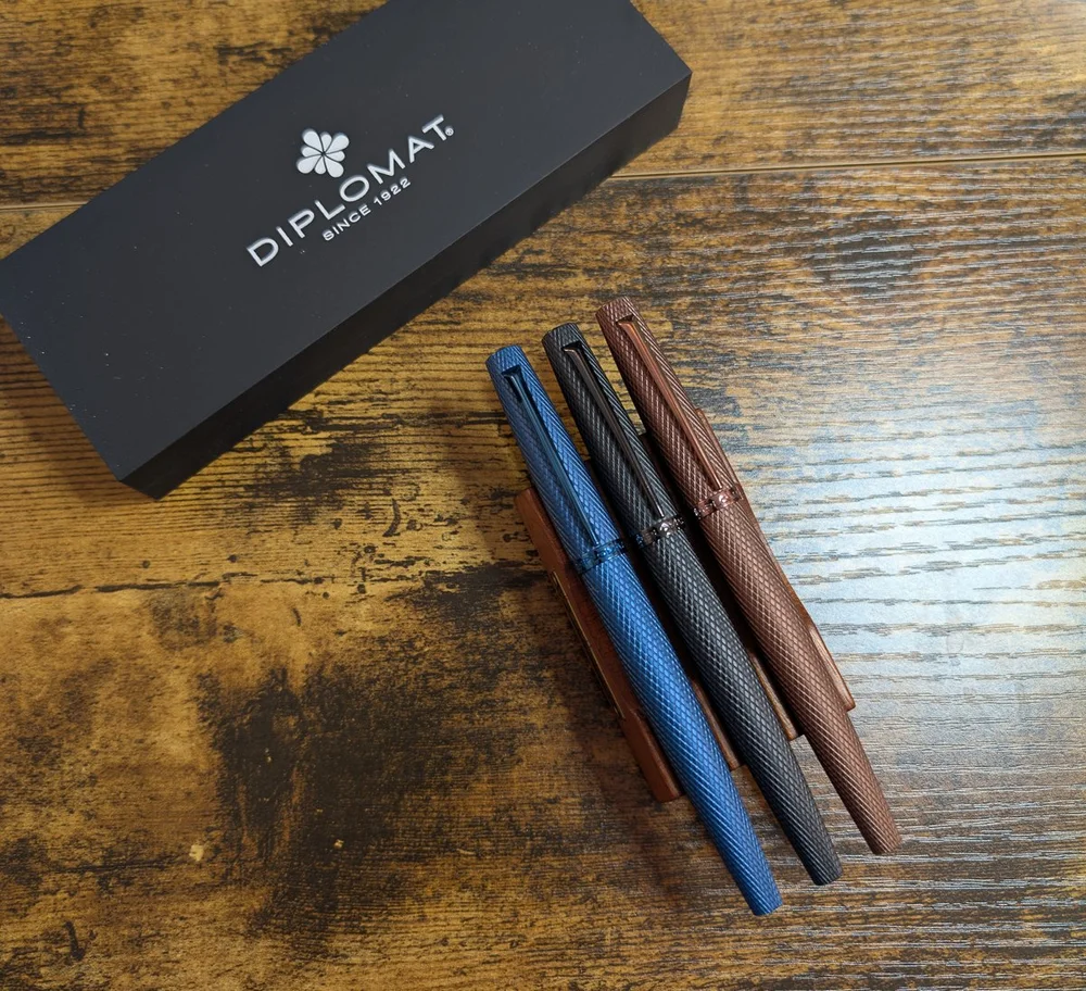 Diplomat - Magnum - Vulpen in roestvrij staal - Egeïsche Blauw - Resistent en Elegant - 2 Jaar Garantie