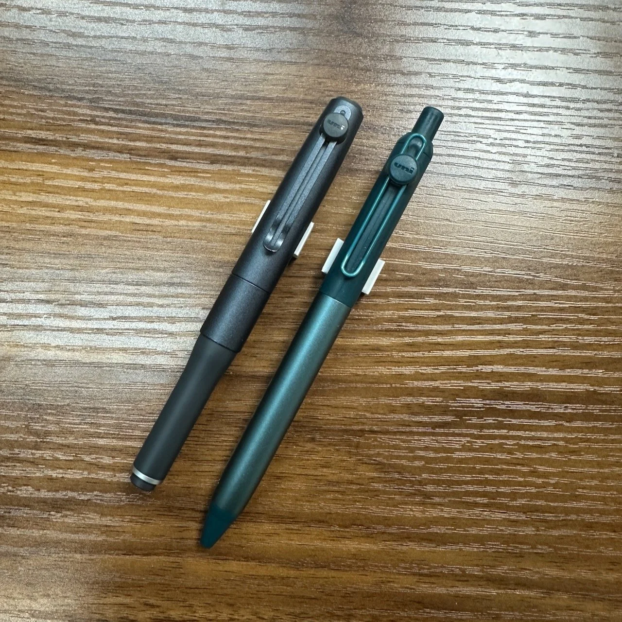 Zento Signature and Flow Side-by-Side on pen stand