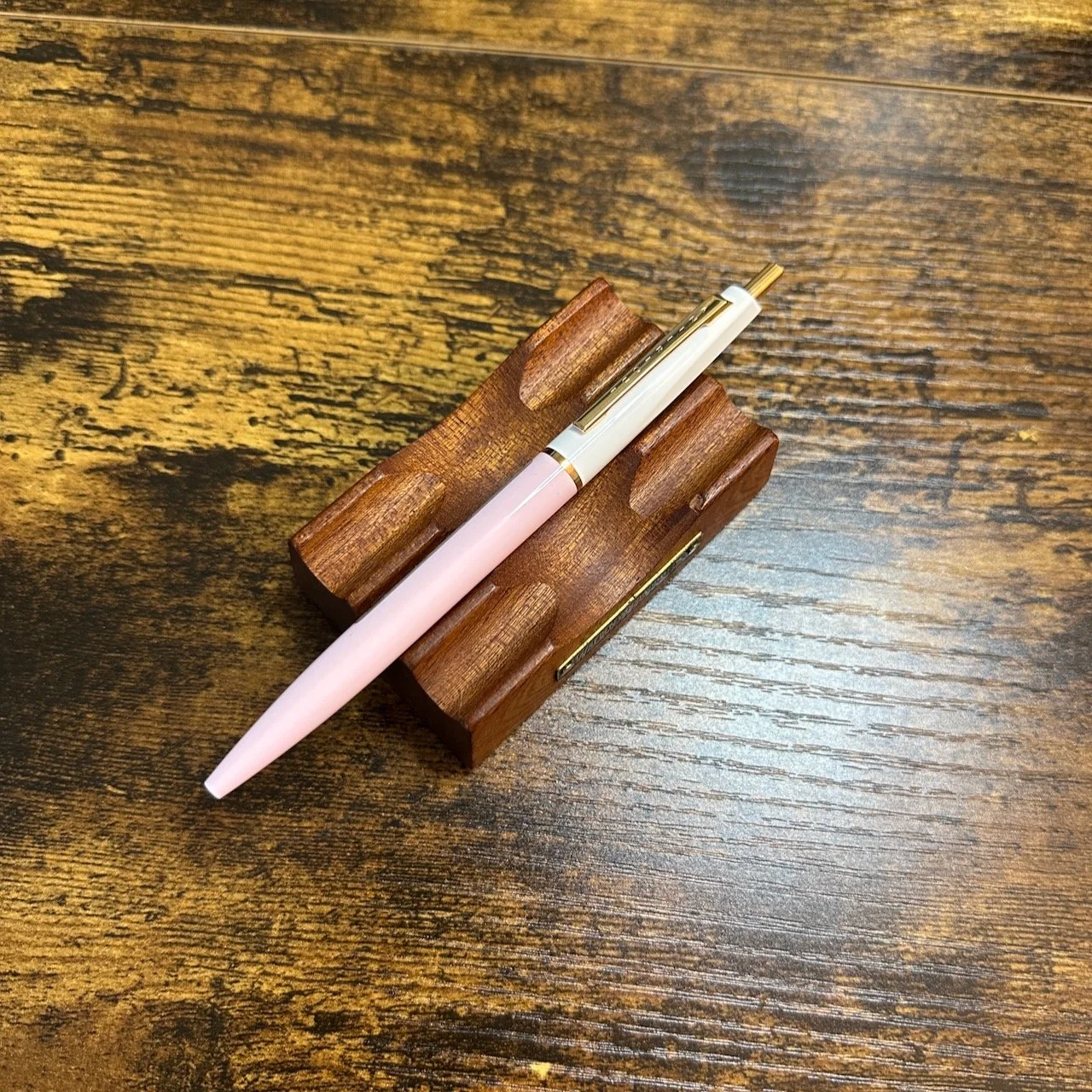 Anterique BiColor Ballpoint (Baby Pink + Pure White)