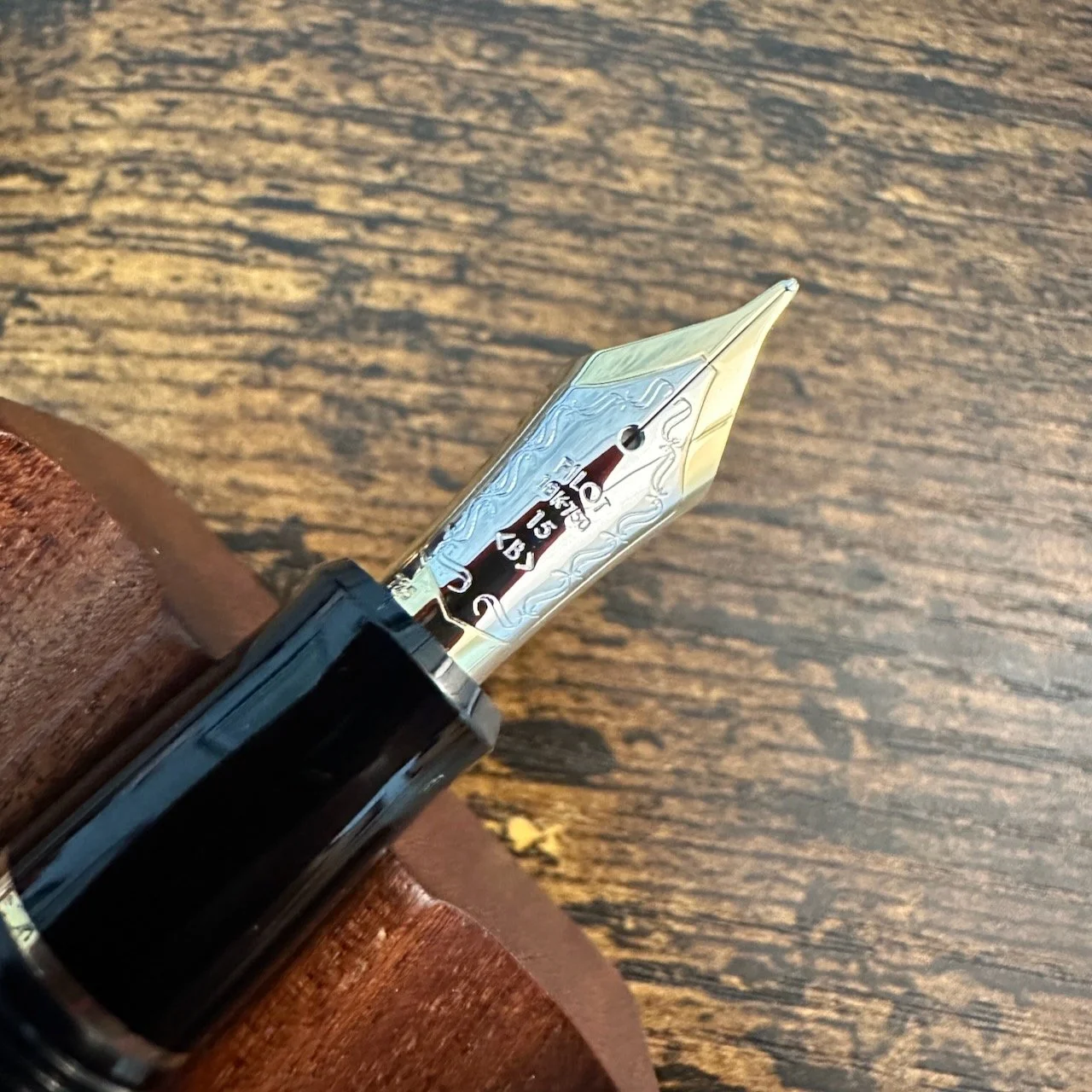 Pilot Custom 845 Urushi 18k No. 15 Nib