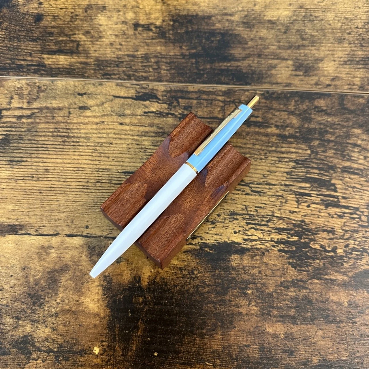 Anterique Bicolor Ballpoints (Snow White/Aqua Blue)