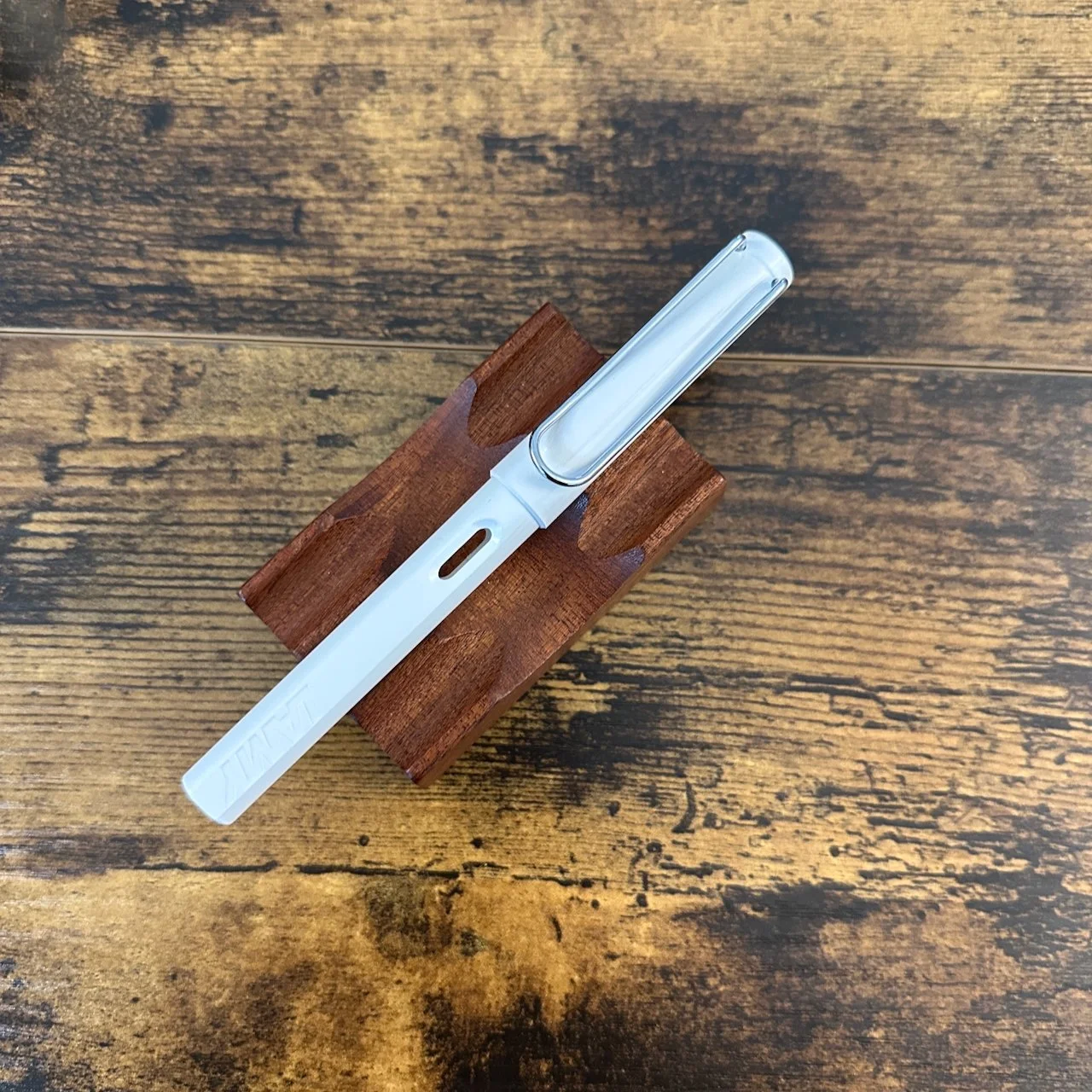 Lamy Safari Fountain Pen White