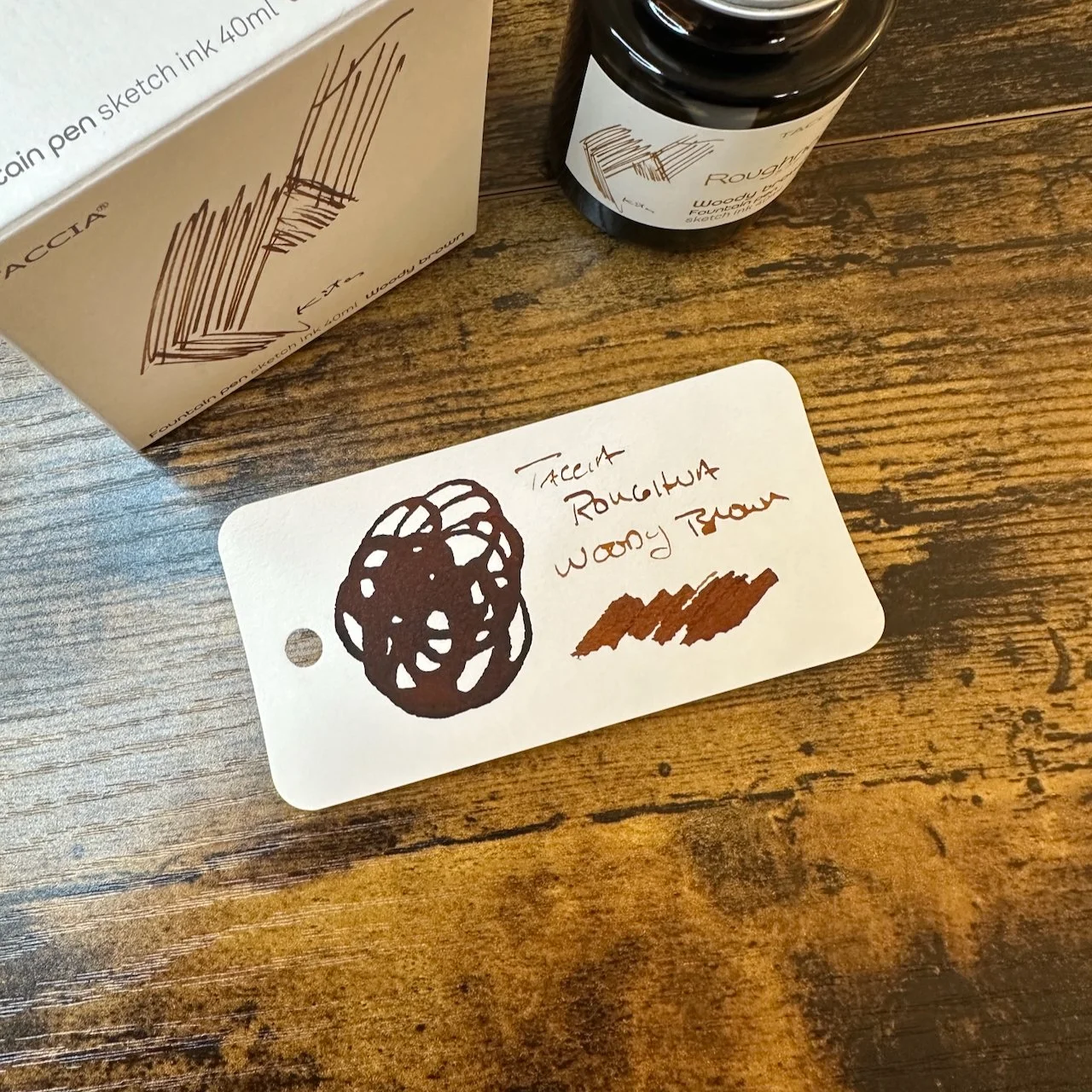 Taccia Roughna Woody Brown (Swatch)