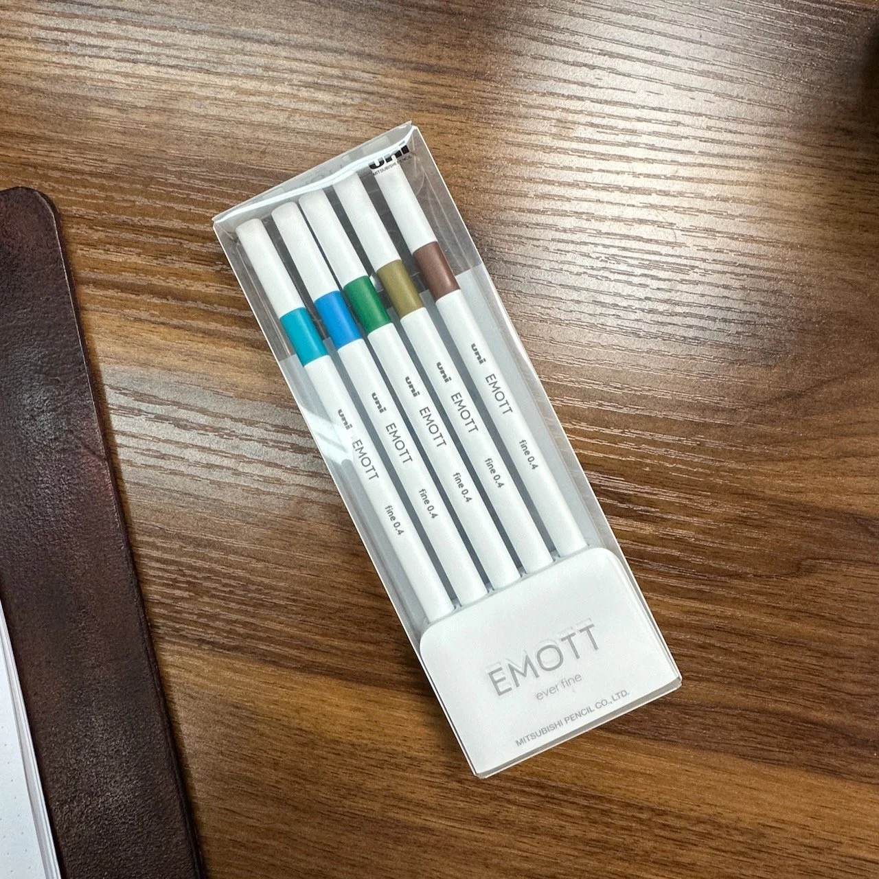 Uni EMOTT No. 4 Island Color