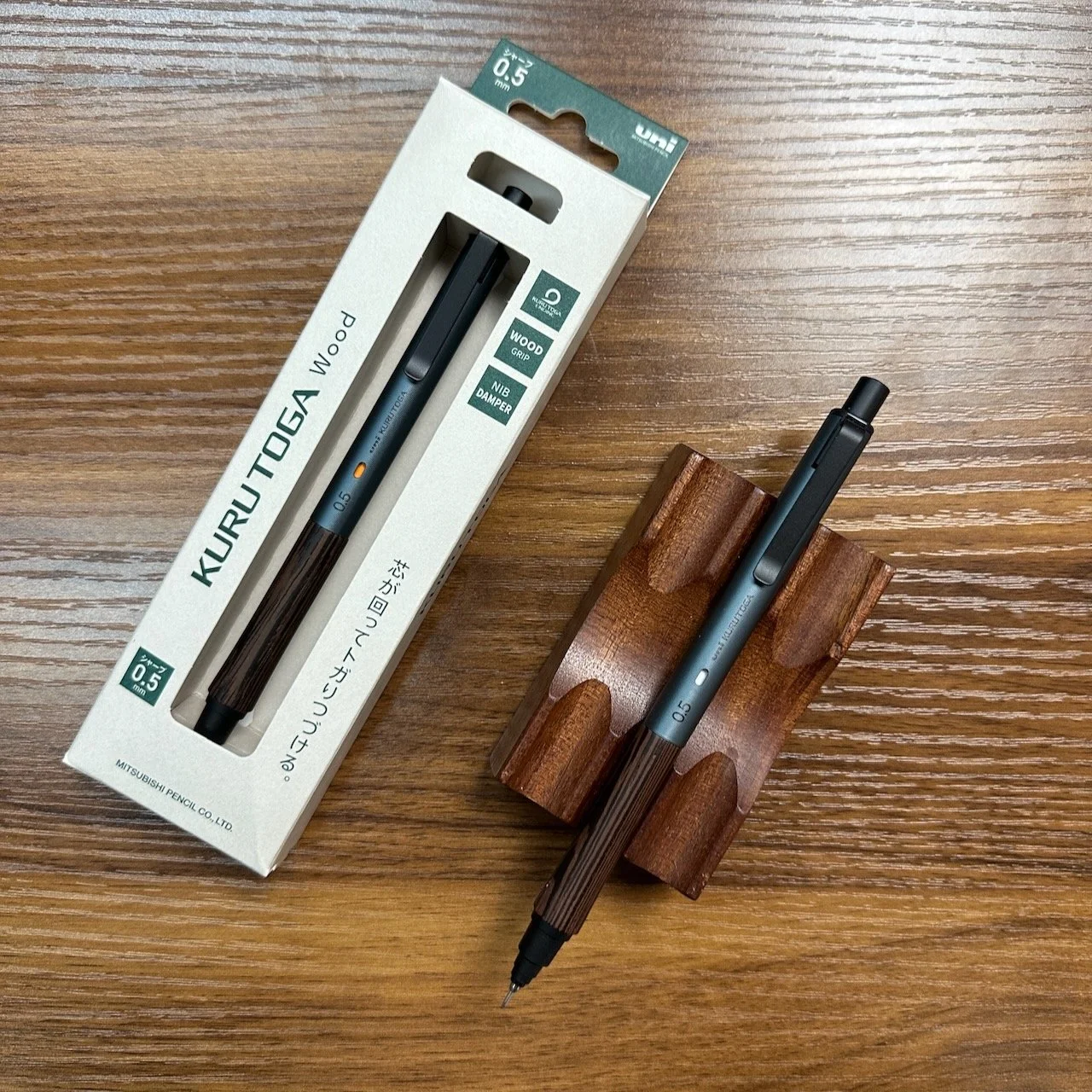 Uni Kuru Toga Wood Mechanical Pencil (Grey)