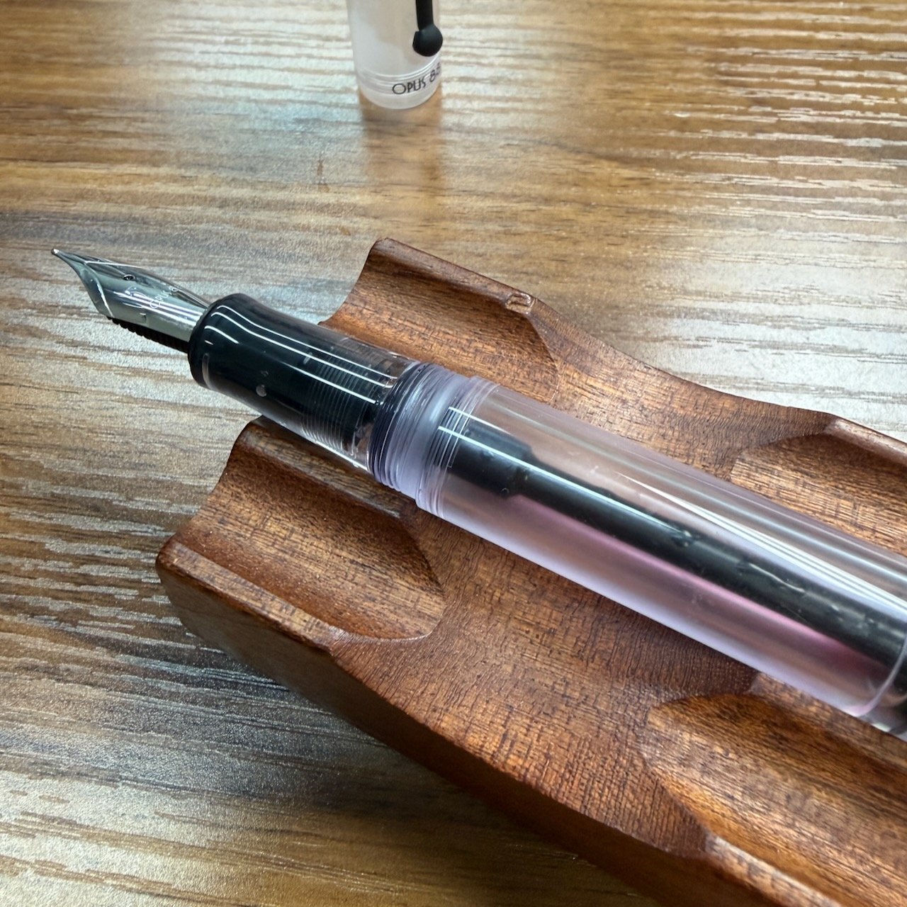Japanese-Style Eyedropper valve and stopper system