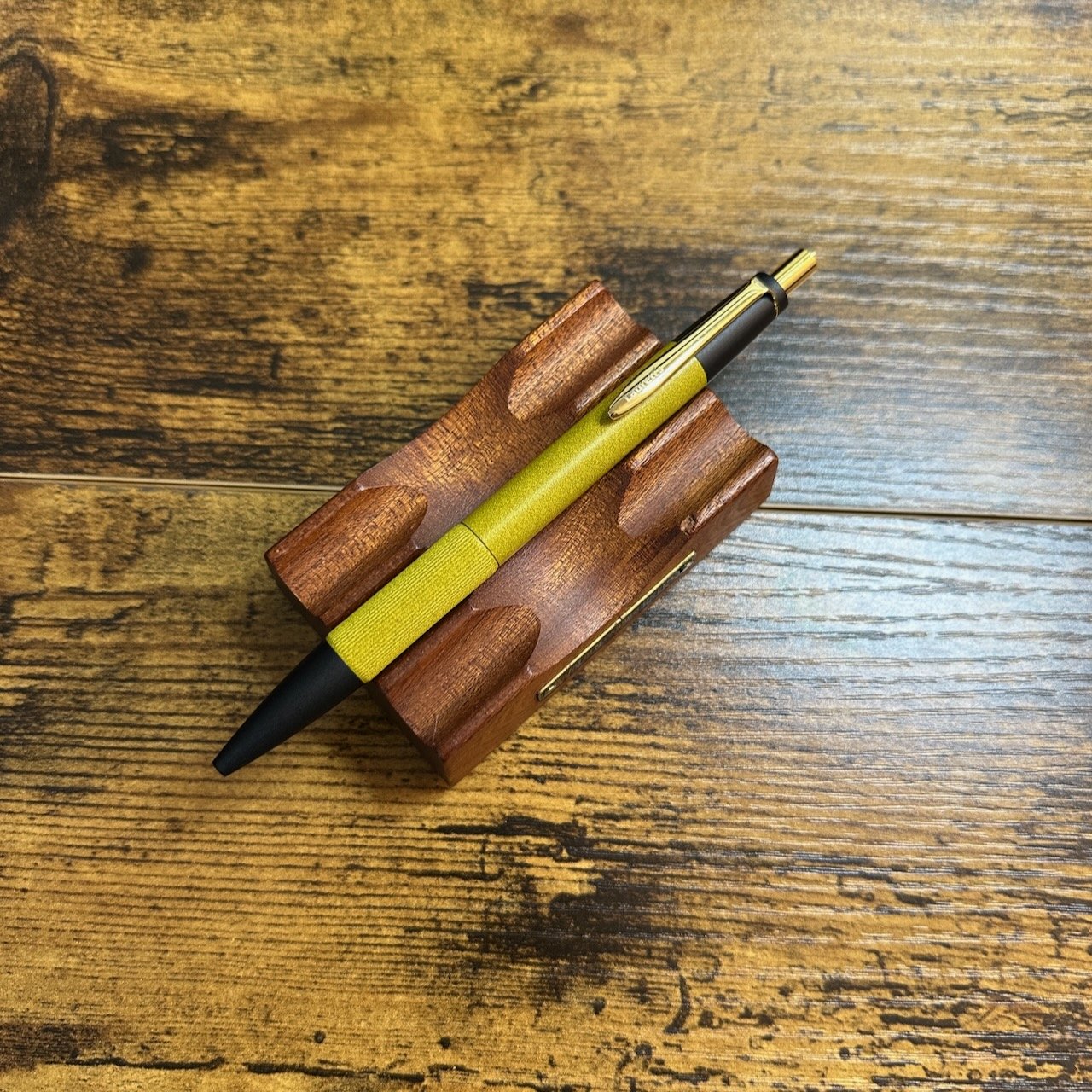 Laurett's WAKA Ebonite Ballpoint (Green)