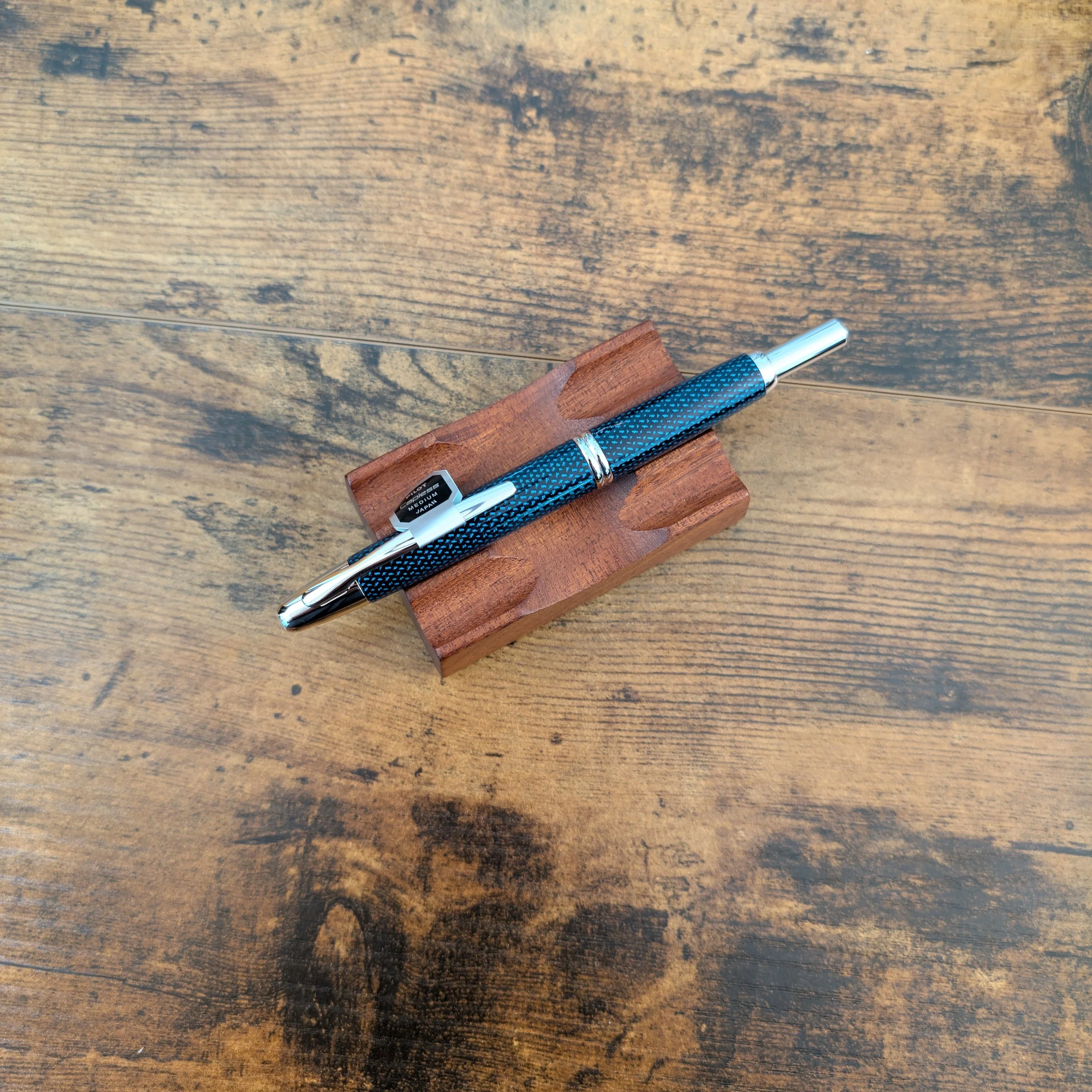 Pilot Vanishing Point Blue Carbonesque