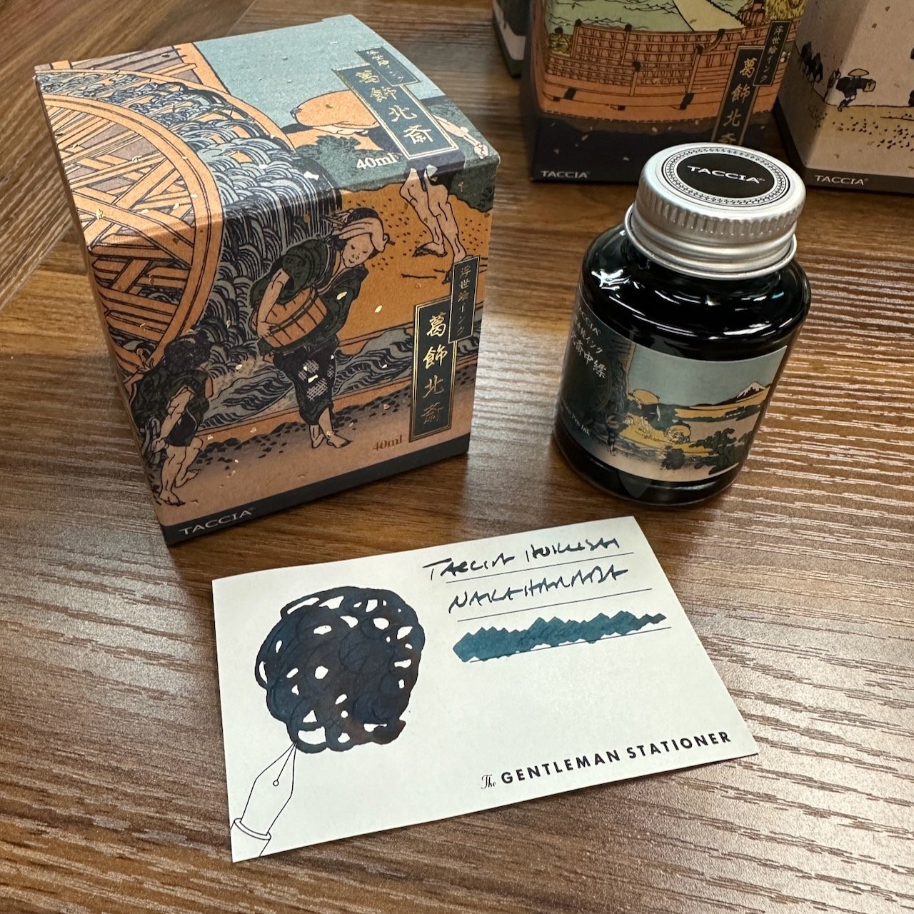 Taccia Ukiyo-e Hokusai Nakahanada Bottle