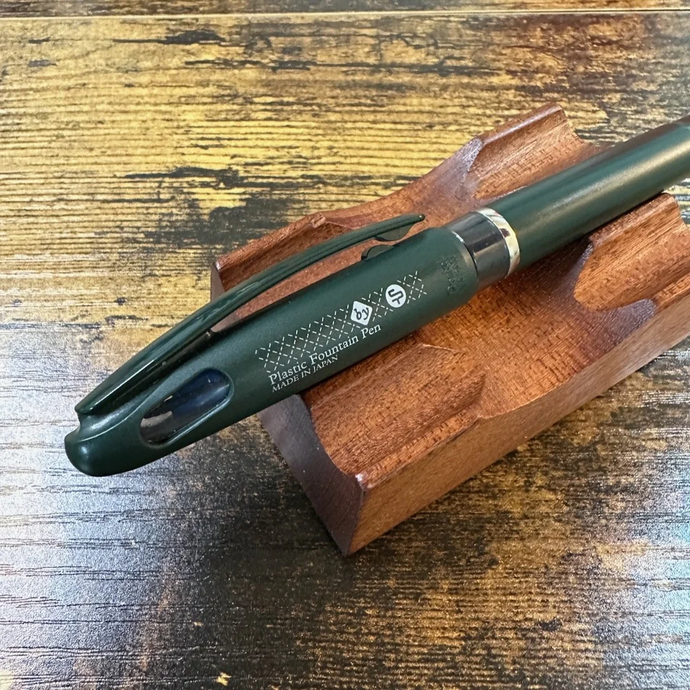 クラフトデザインテクノロジーCDT　鉛筆 Pentel Japan CDT Tradio Plastic Fountain Pen — The Gentleman Stationer