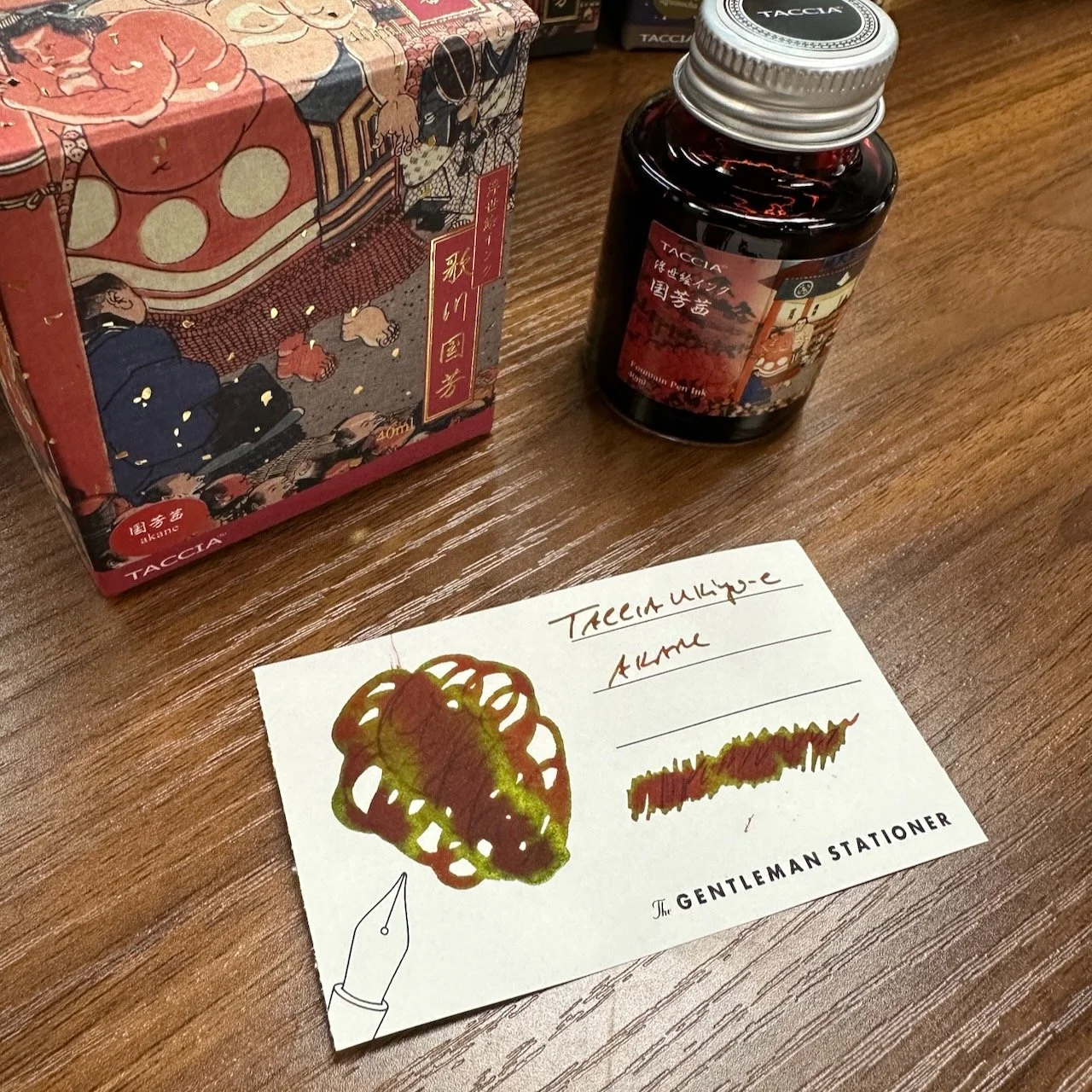 Taccia Ukiyo-e Kuniyoshi Akane Bottle