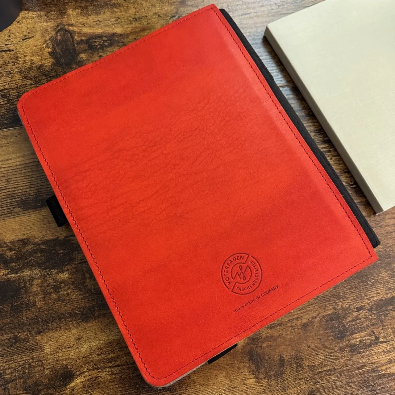 B5 Taschenbegleiter Rear with Embossing