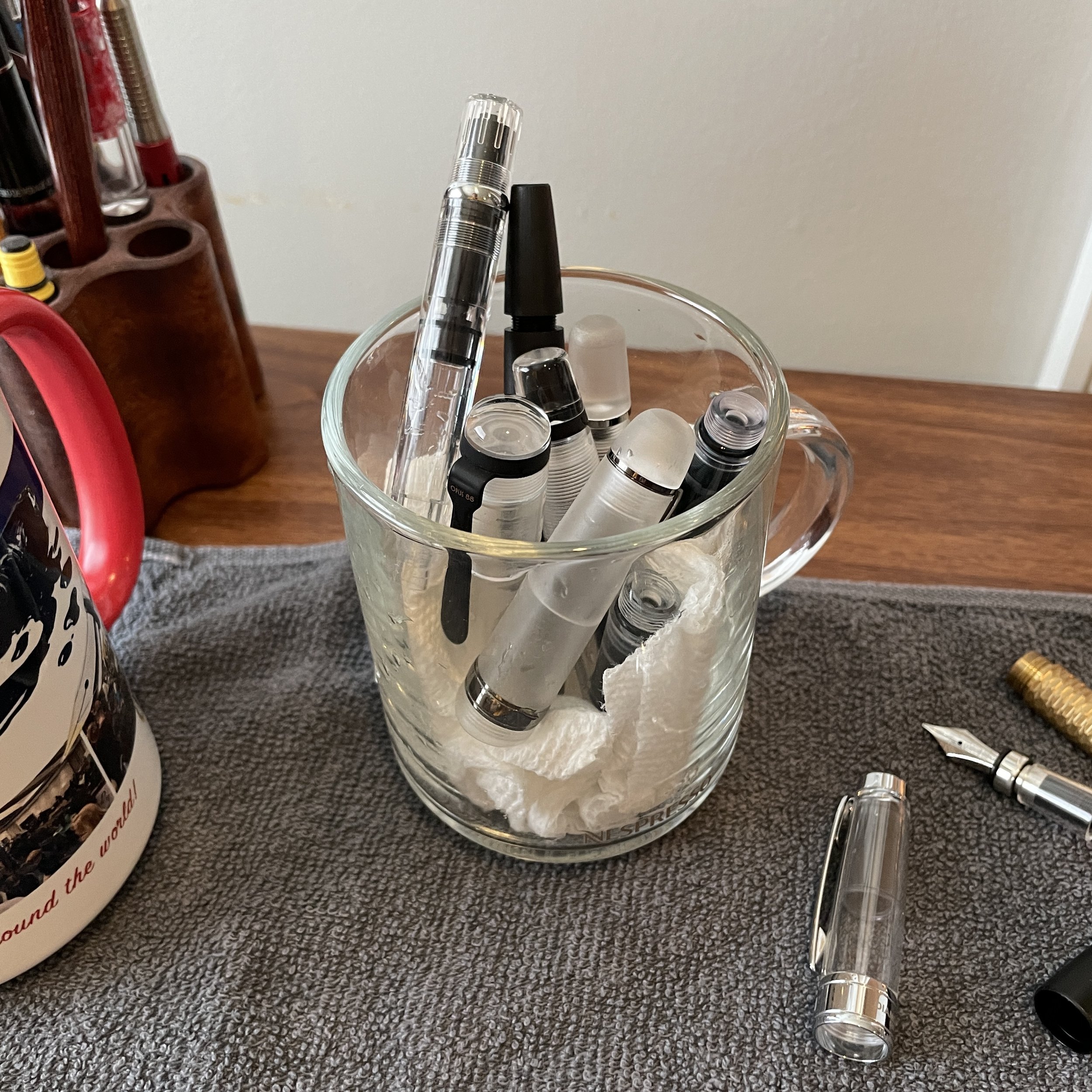 Cleaning fountain pen outlet