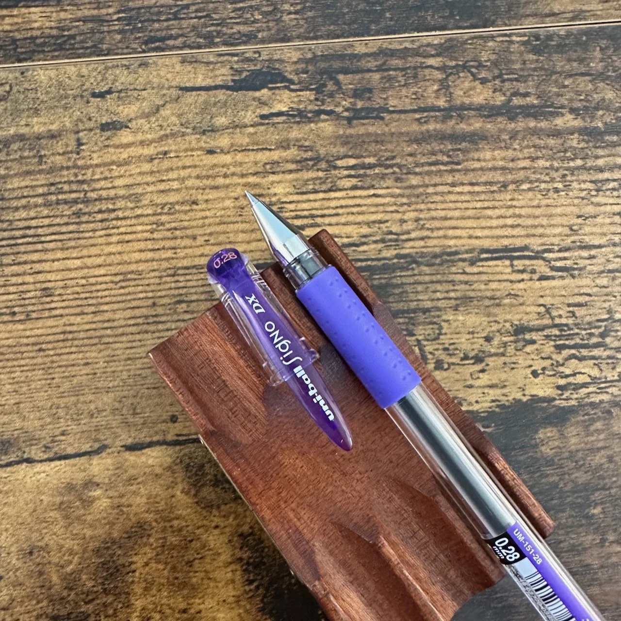 Uni Signo DX Gel Pens .28mm Violet