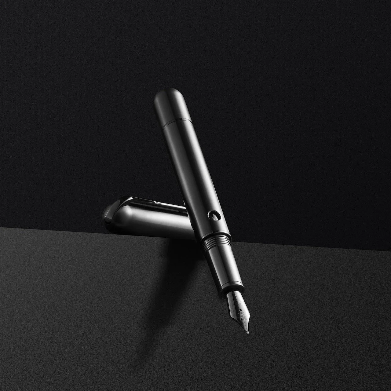Nahvalur Nautilus Ti Black Nib Down