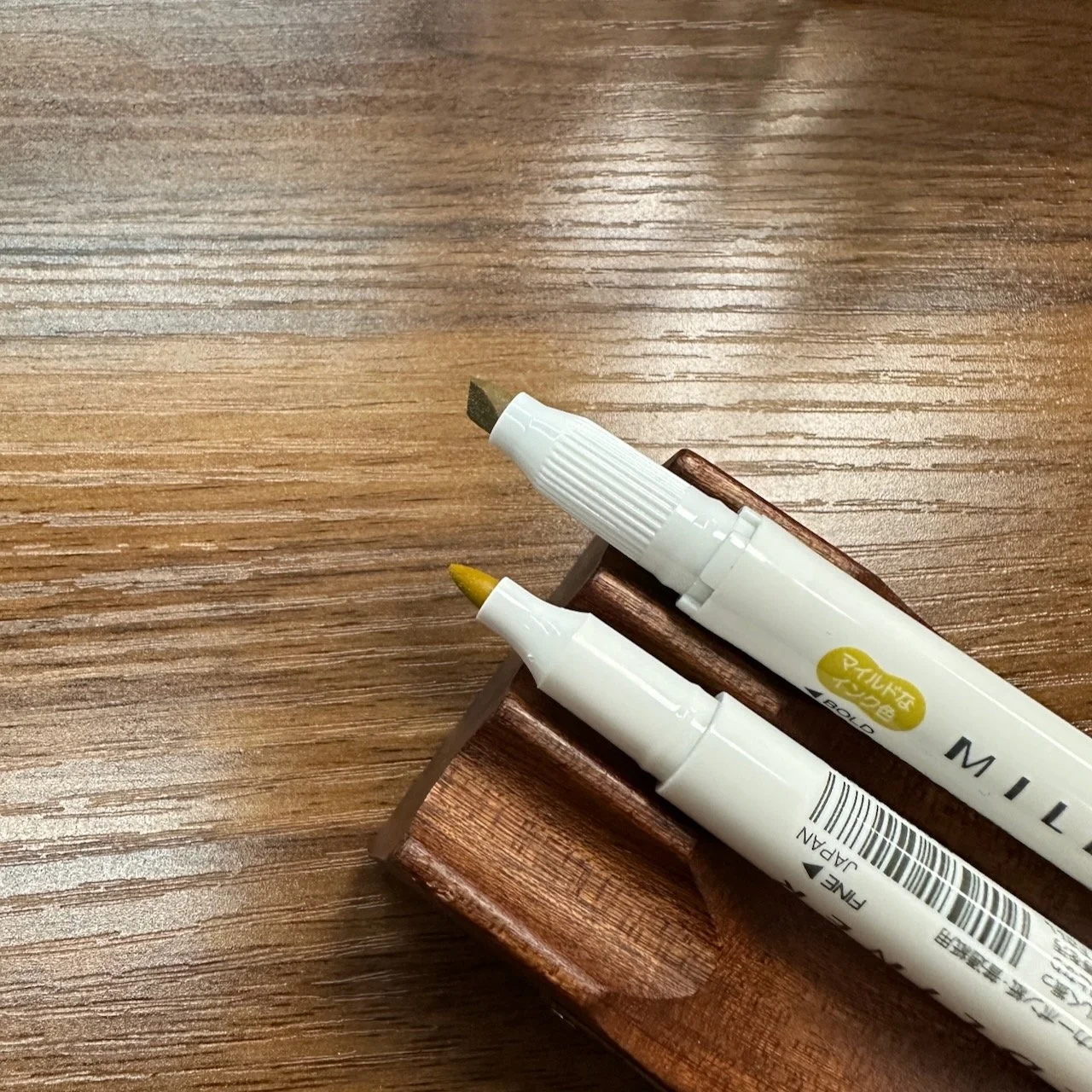 Zebra Mildliner Dual Tip Highlighters showing chisel and fine marker tips