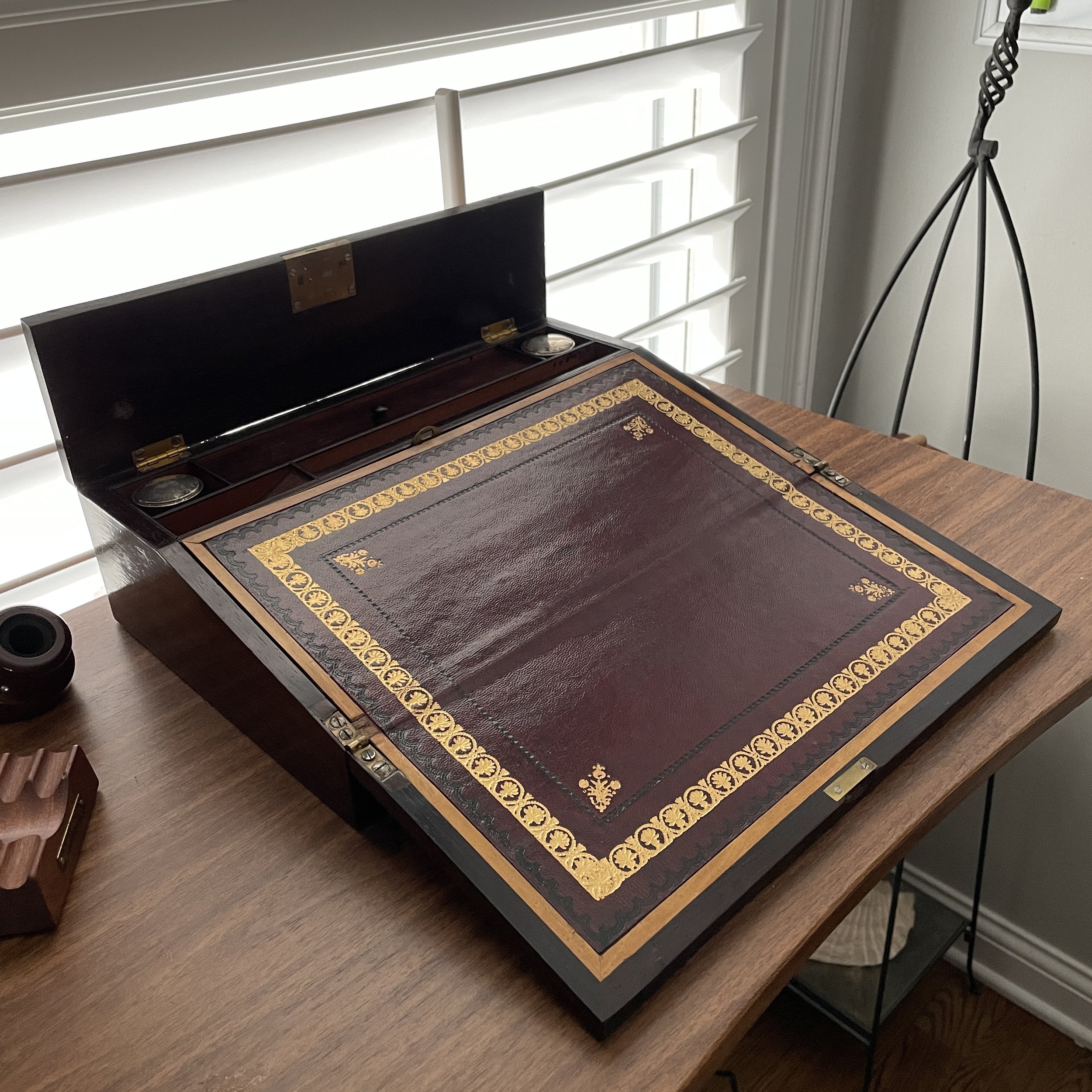 Levenger lap 2024 desk stand