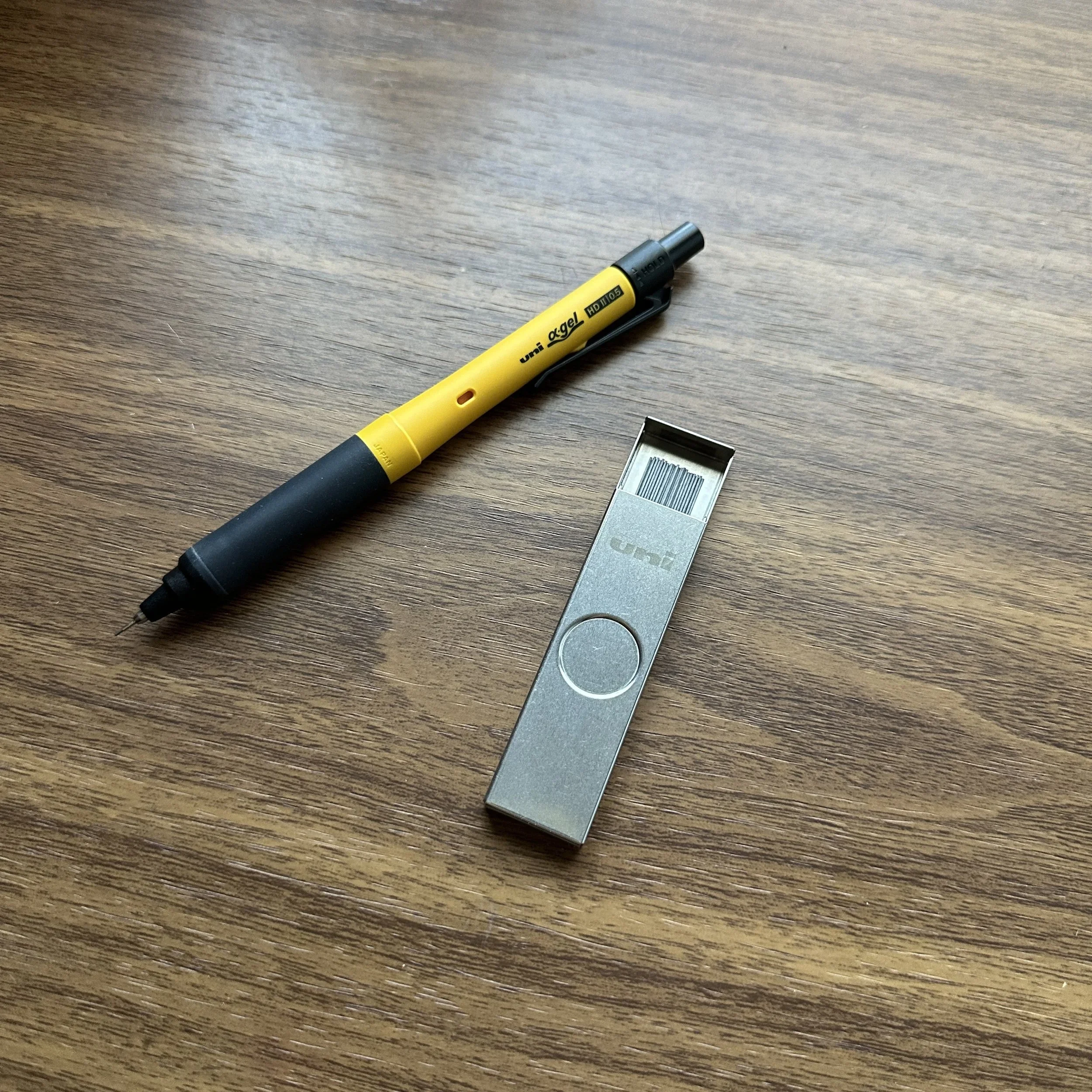 Uni Kuru-Toga Alpha Gel Switch with Lead Holder