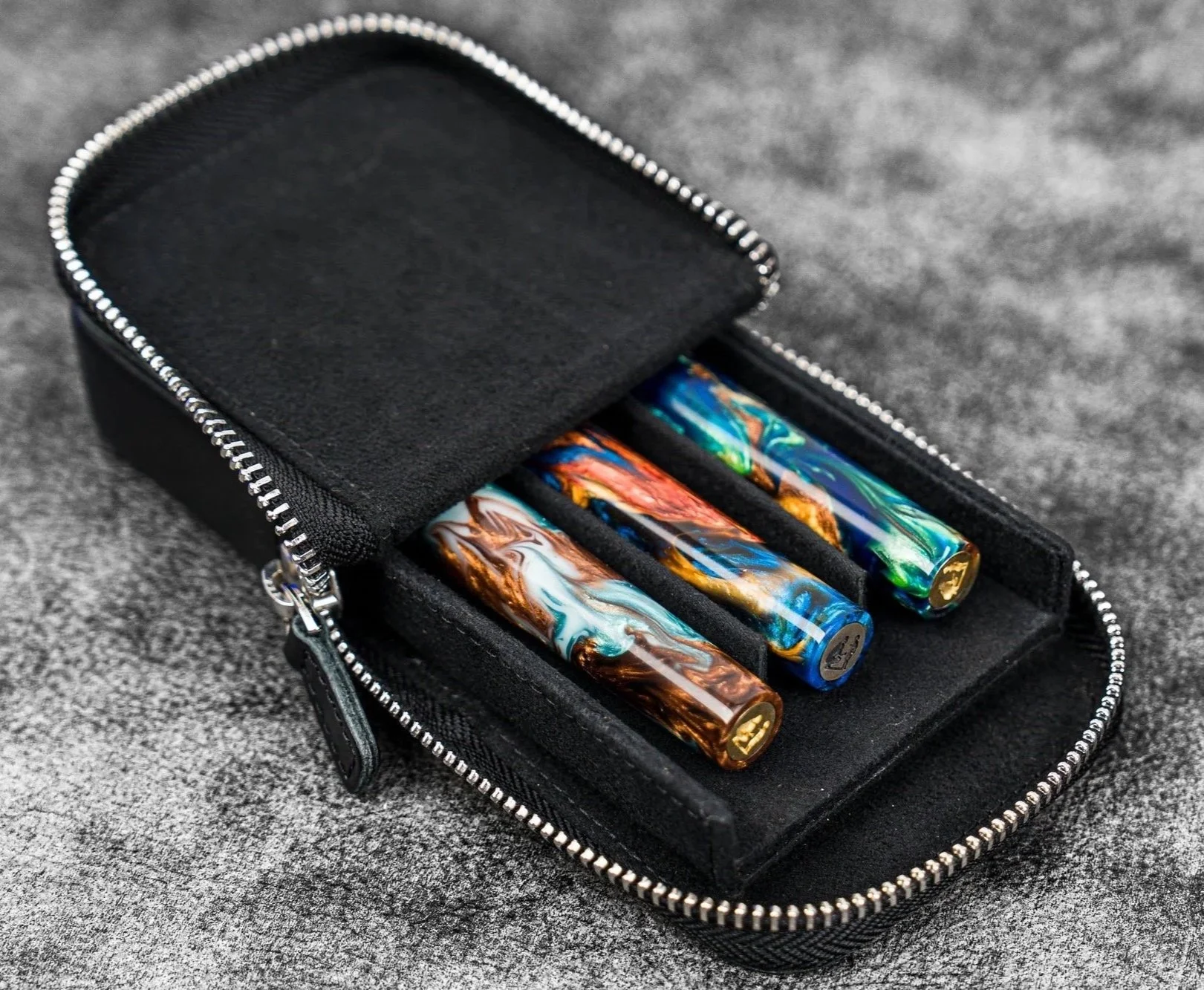 Galen Leather Magnum Opus 3-Pen Black Open