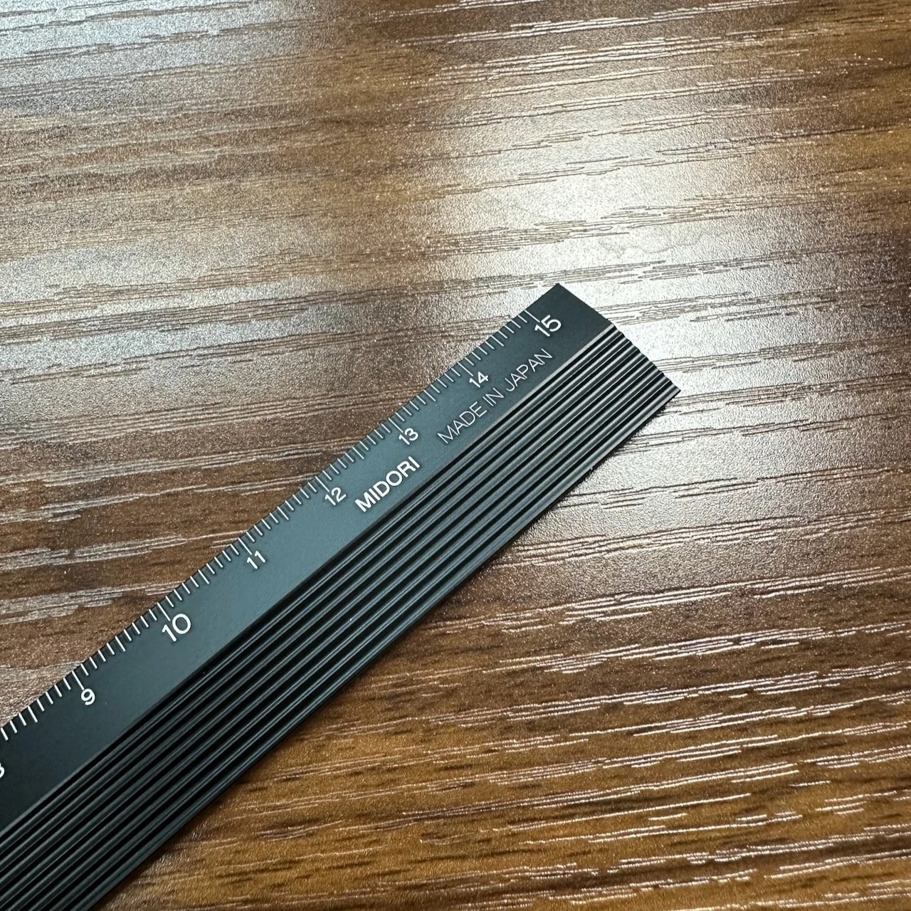 Midori Black Ruler